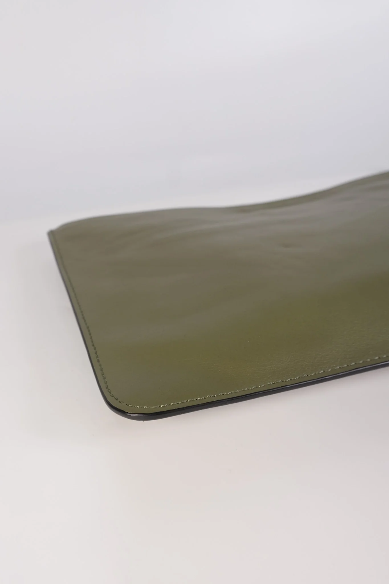Fendi Vocabulary Fantastic Clutch Bag in Calfskin Leather - Image 9