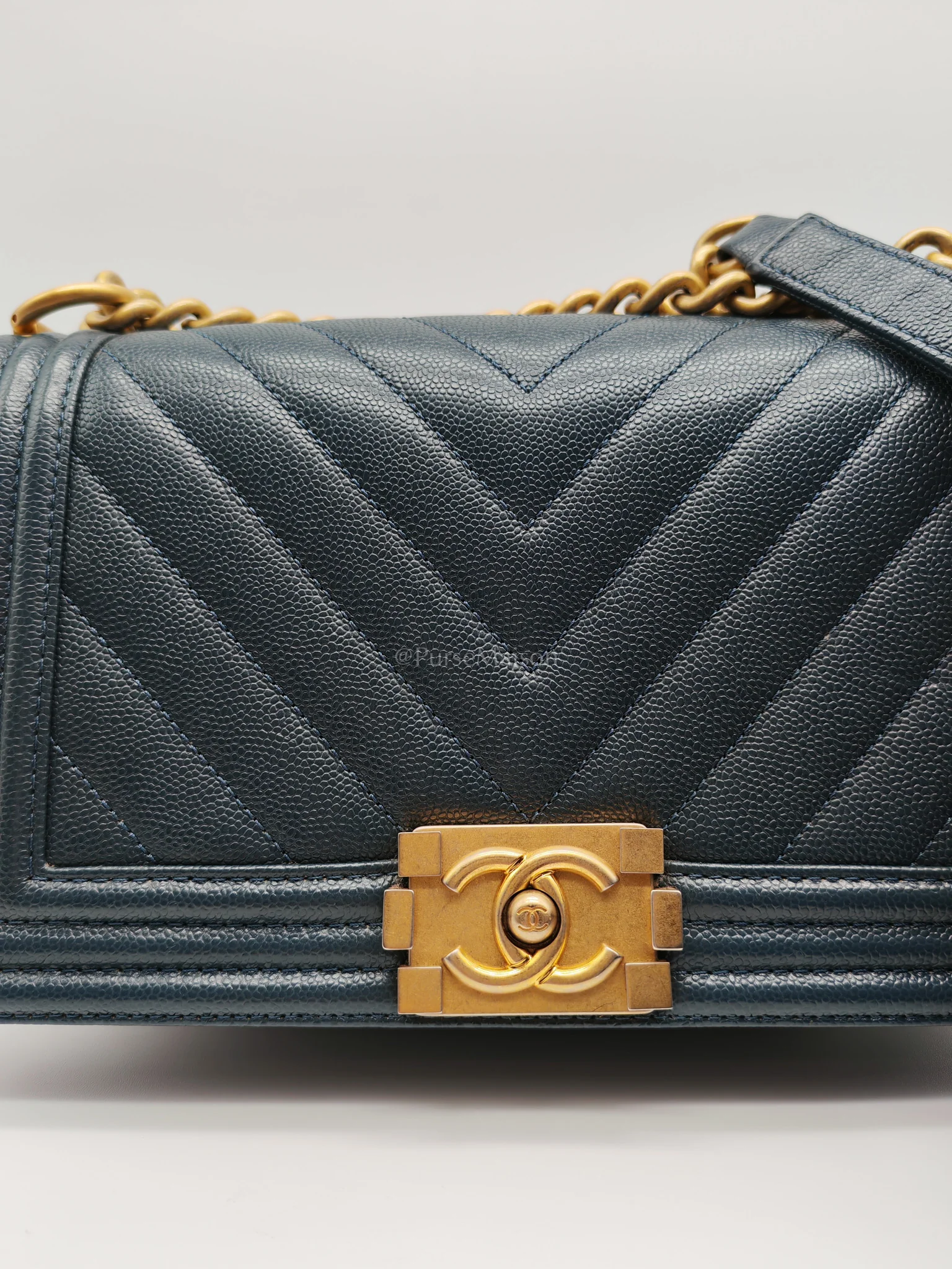 Chanel Boy Old Medium in Blue Gray Chevron Caviar Leather and Aged Gold Hardware Series 25 - Image 13