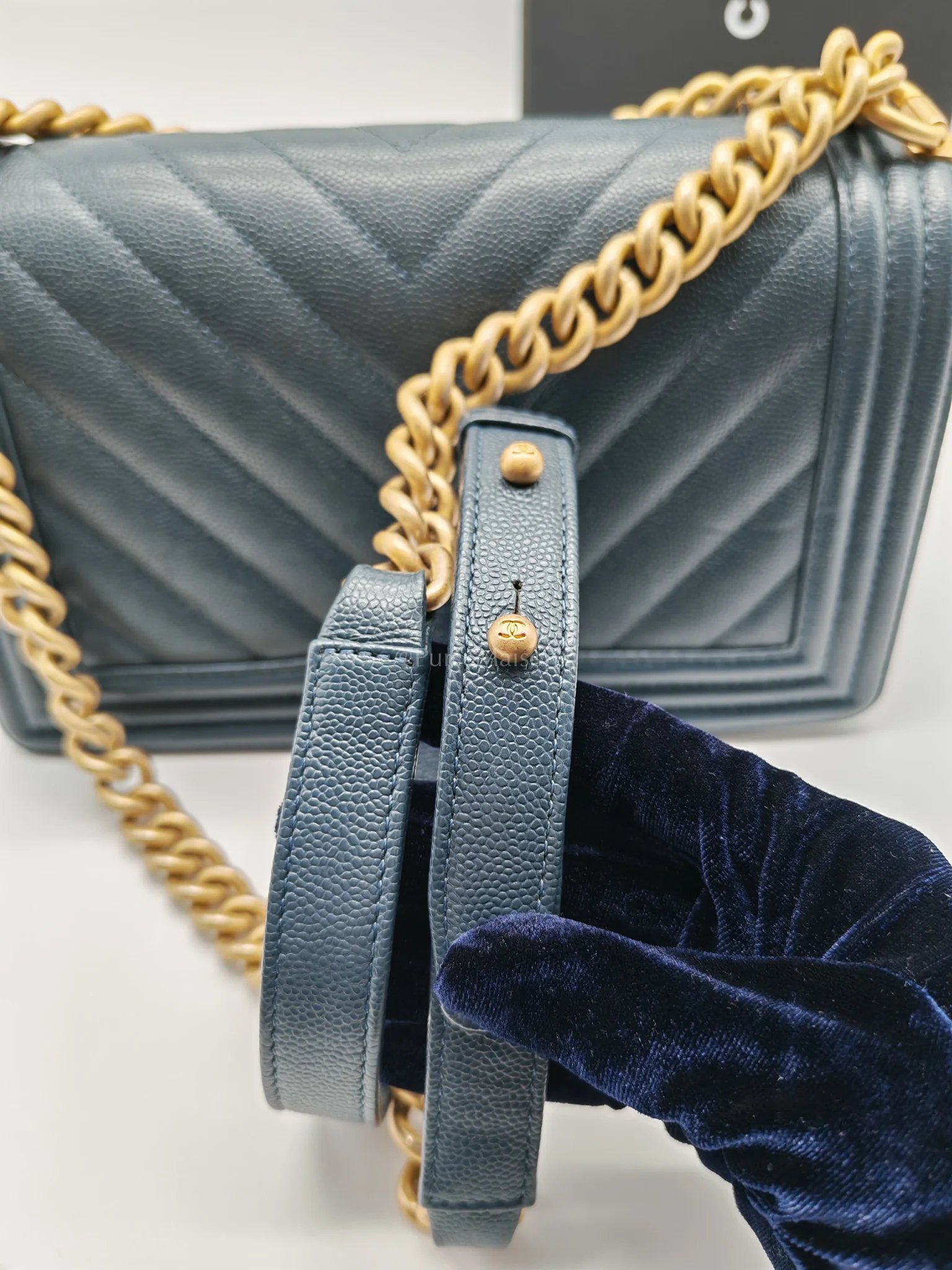 Chanel Boy Old Medium in Blue Gray Chevron Caviar Leather and Aged Gold Hardware Series 25 - Image 27