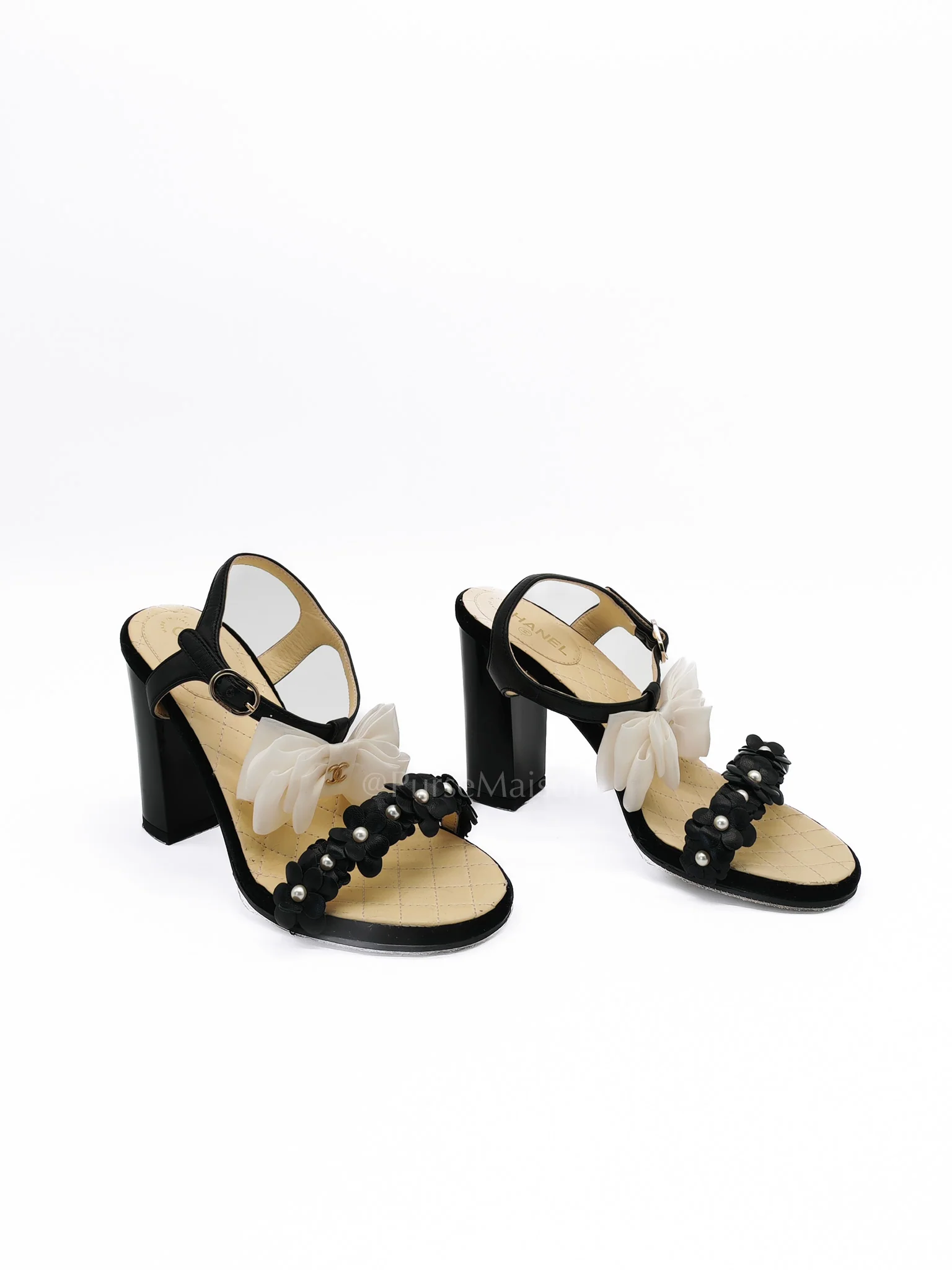 Chanel Camellia Pearl Embellished CC Bow Ankle Strap Lambskin Leather Sandals Size 34.5EU (21.5CM) - Image 2