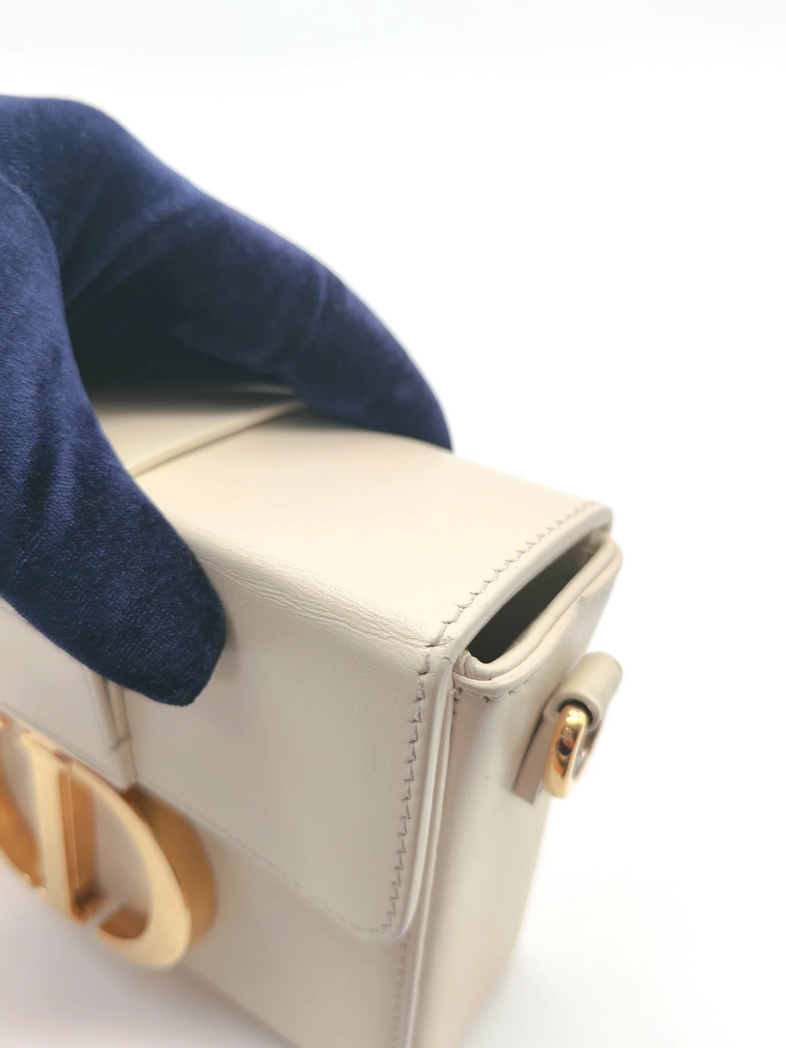 Christian Dior Montaigne Box Bag in Off-White Lambskin Leather and Gold Hardware Shoulder Bag - Image 26