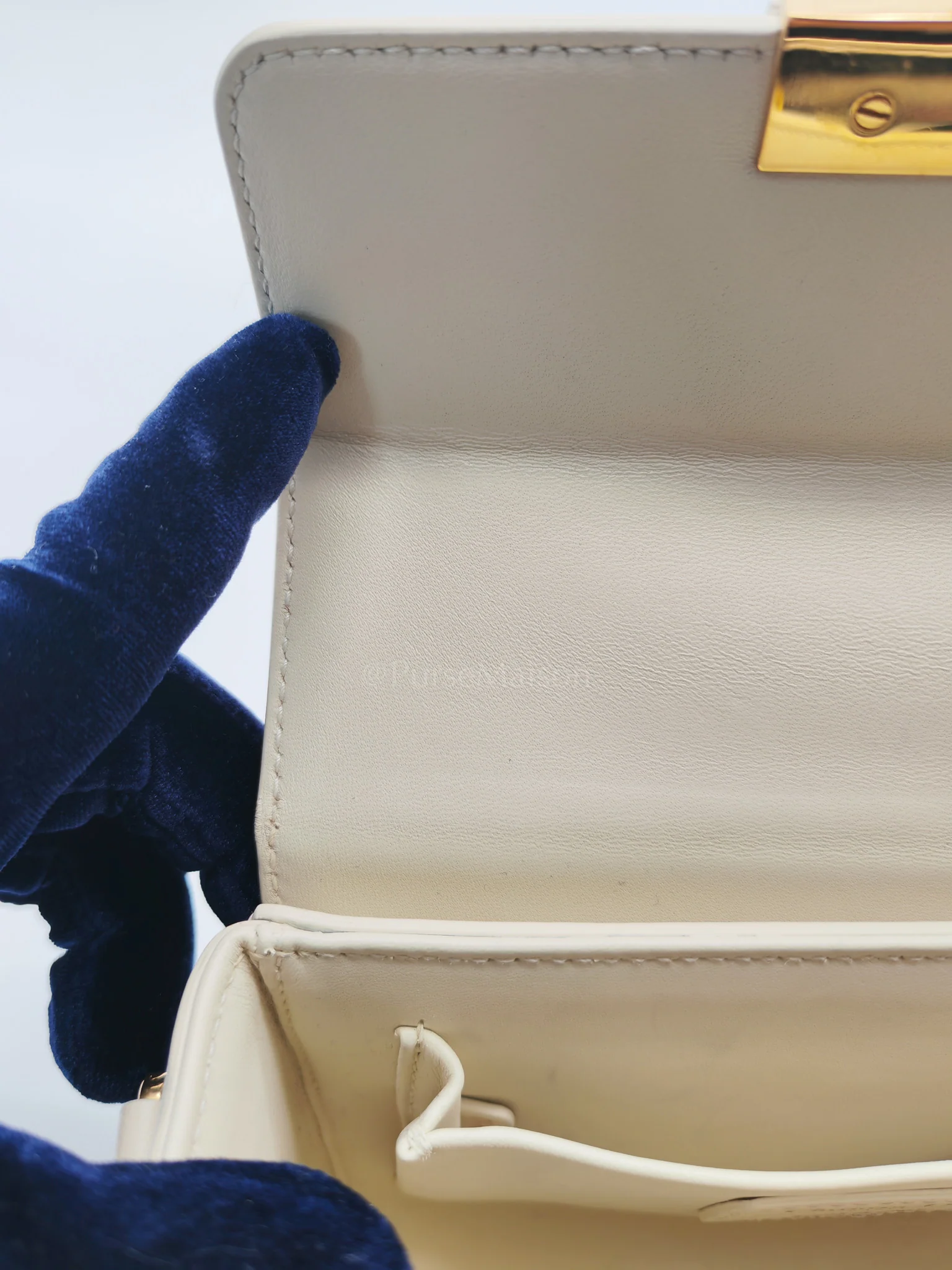 Christian Dior Montaigne Box Bag in Off-White Lambskin Leather and Gold Hardware Shoulder Bag - Image 31