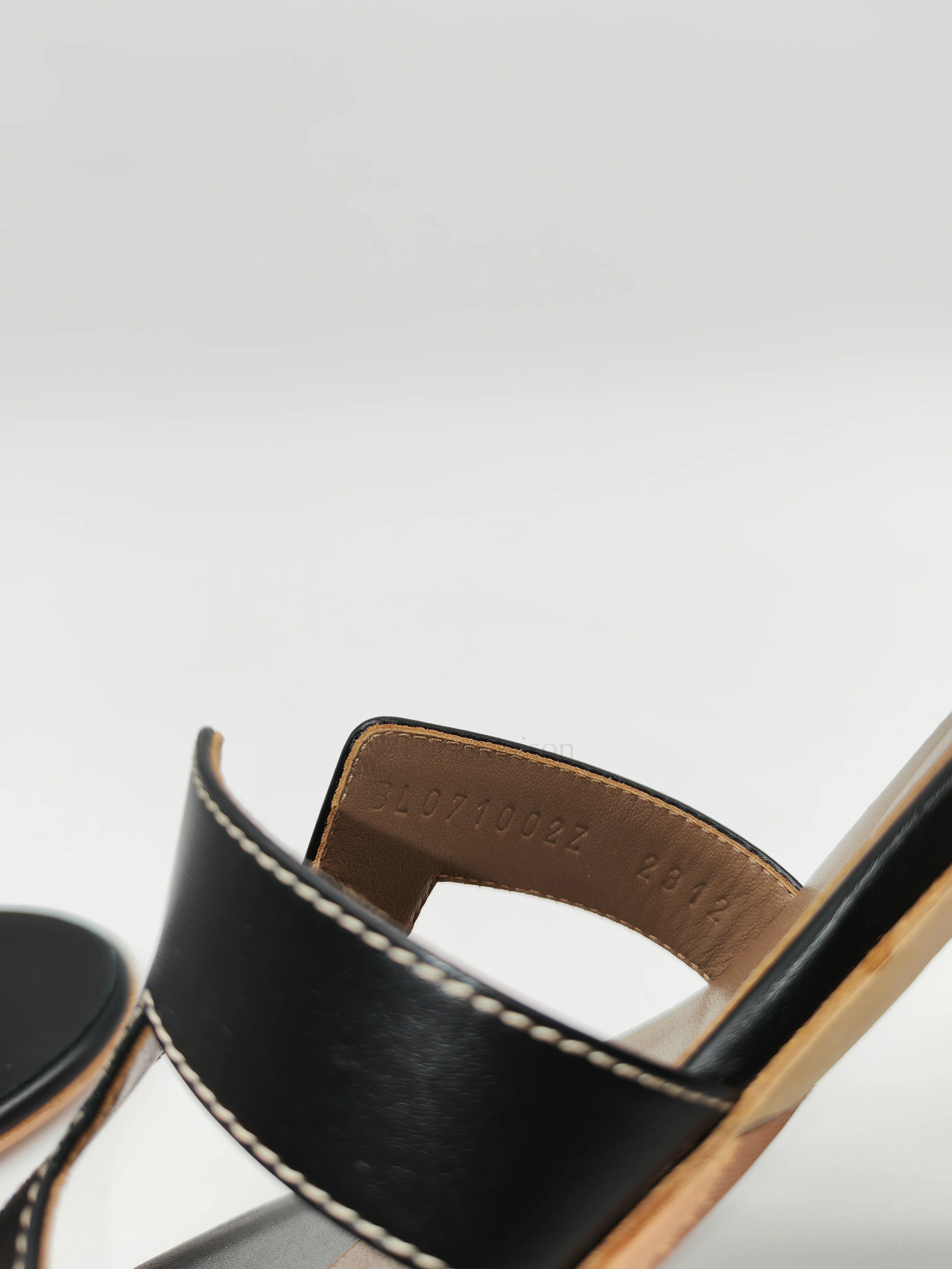 Hermes Oasis in Noir/Black Calfskin Leather Size 38 EU(24.5 cm) - Image 13