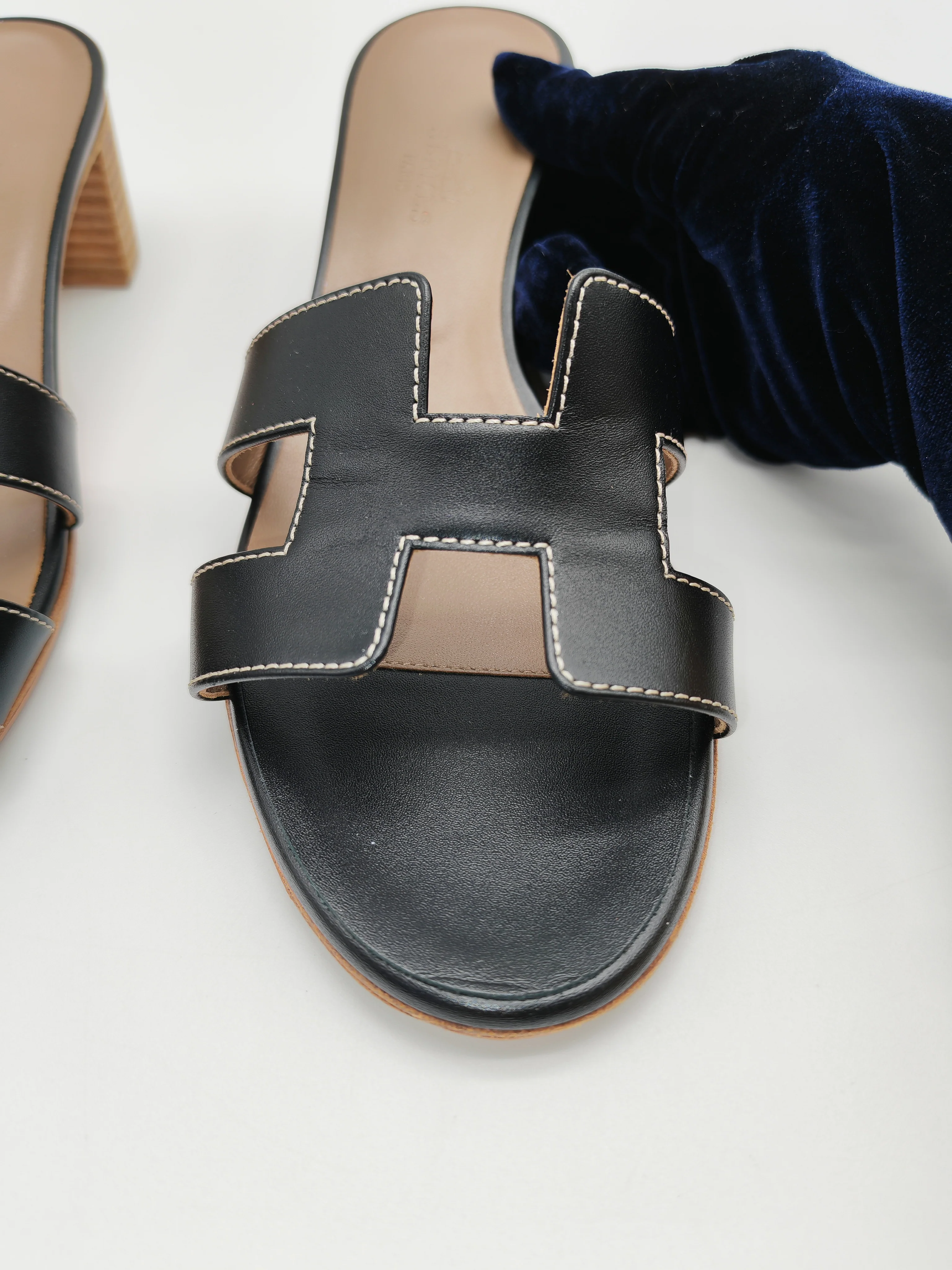 Hermes Oasis in Noir/Black Calfskin Leather Size 38 EU(24.5 cm) - Image 17