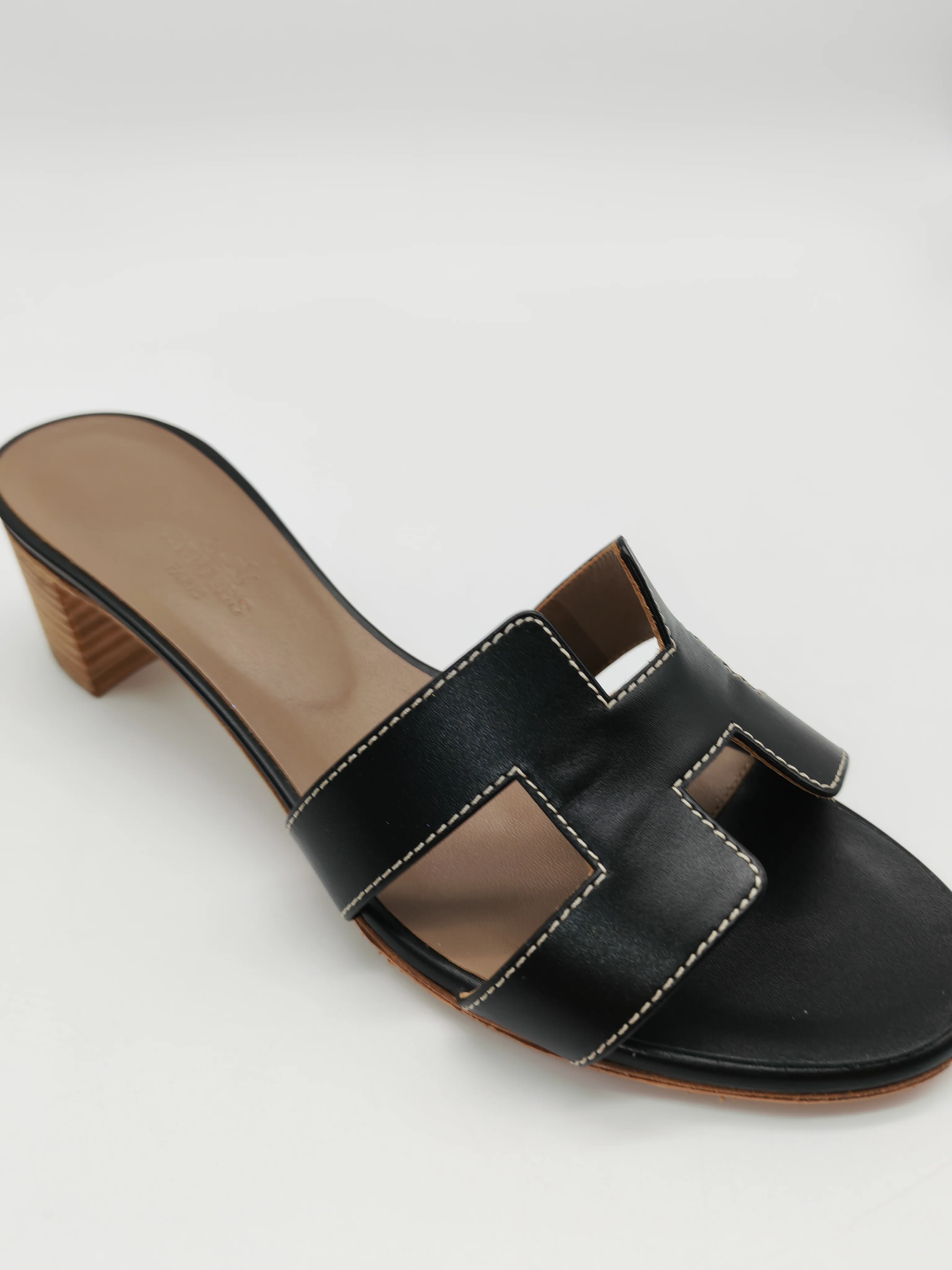 Hermes Oasis in Noir/Black Calfskin Leather Size 38 EU(24.5 cm) - Image 18