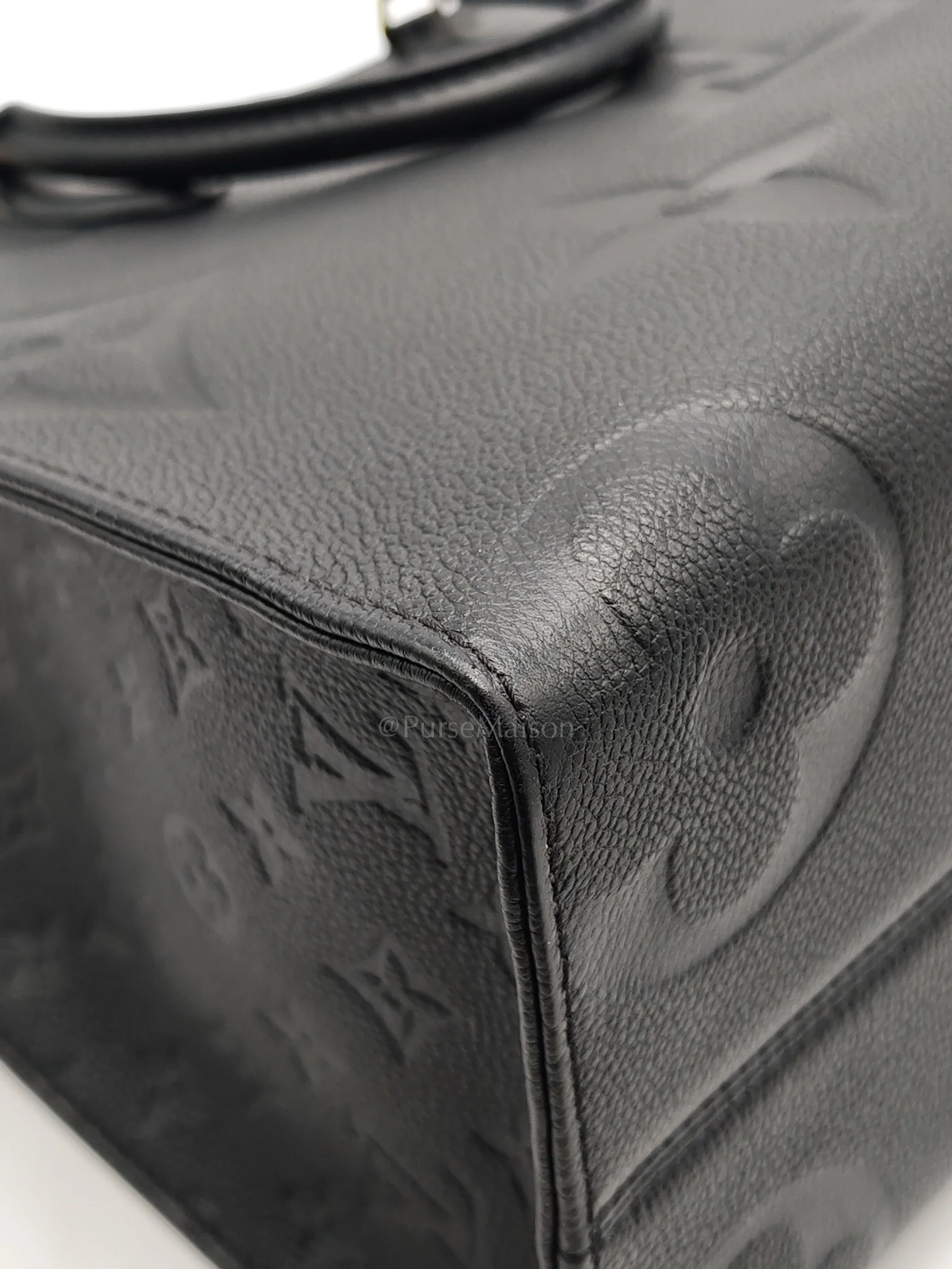 Louis Vuitton OnTheGo (OTG) MM in Black Monogram Empreinte Leather & Gold Hardware Microchip - Image 12