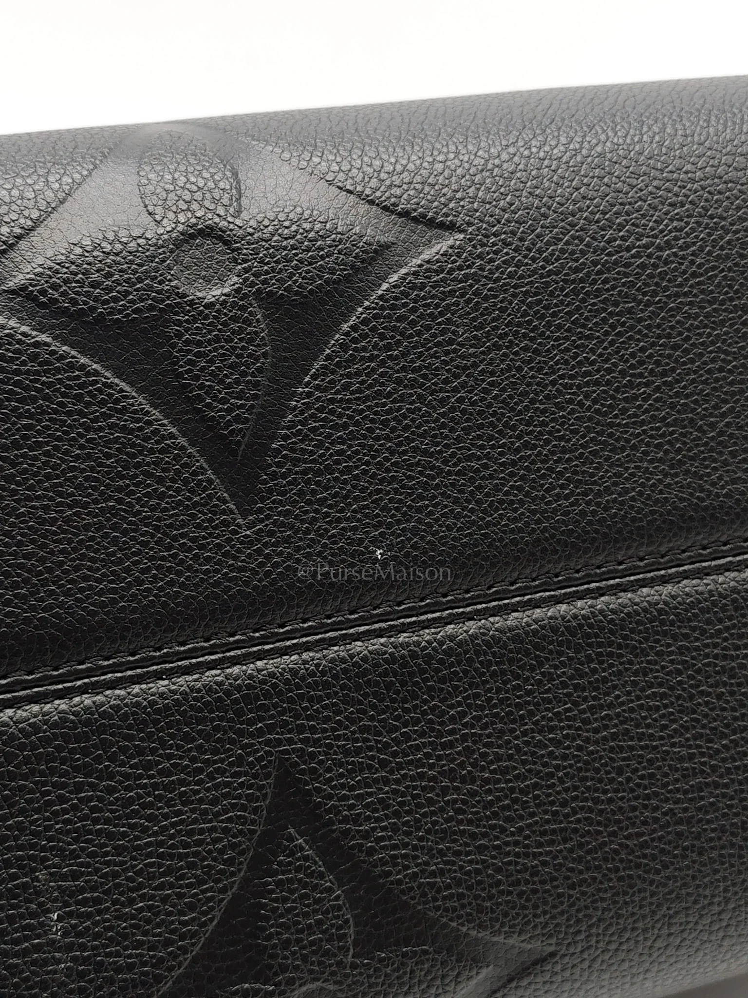 Louis Vuitton OnTheGo (OTG) MM in Black Monogram Empreinte Leather & Gold Hardware Microchip - Image 16