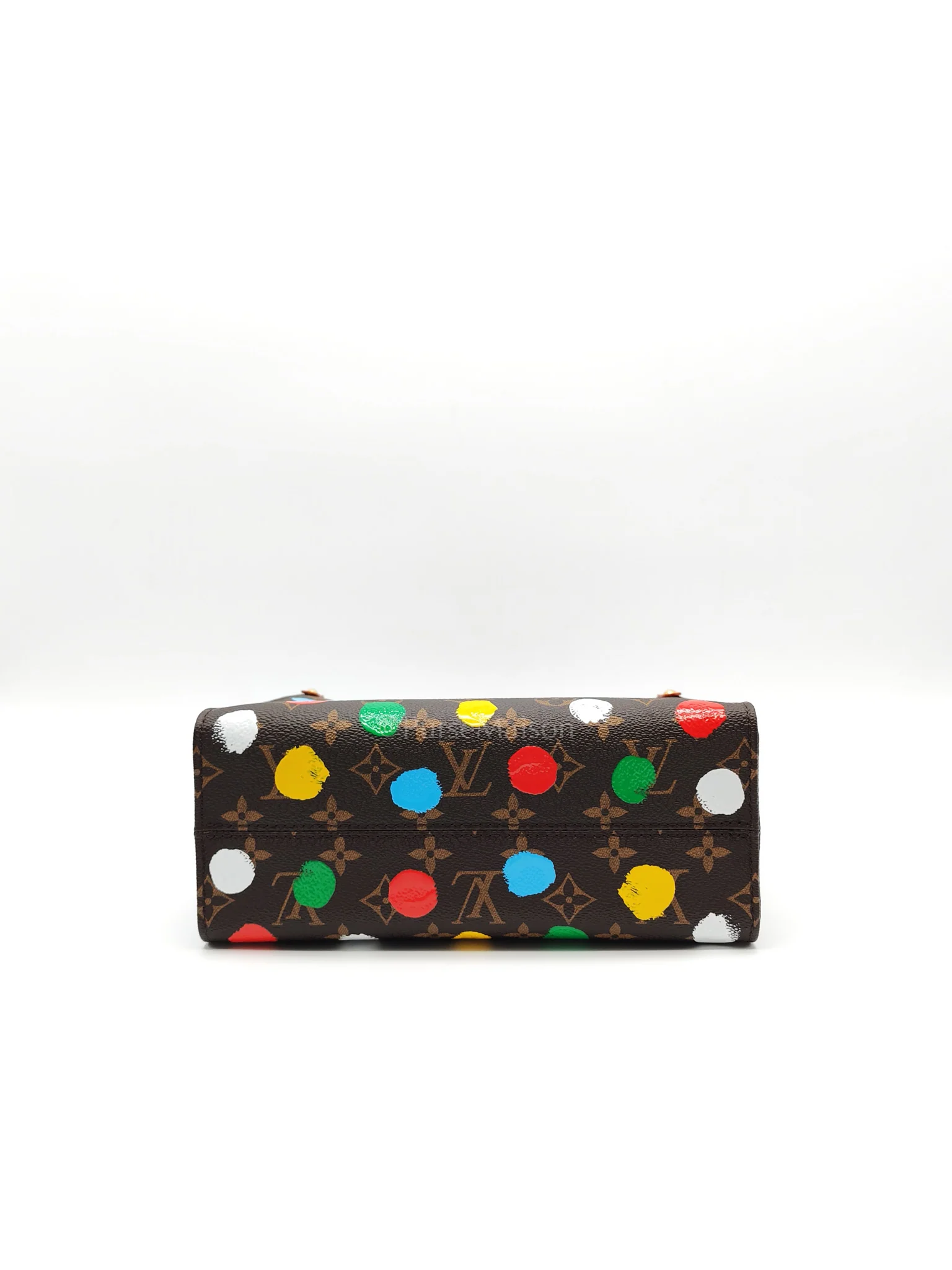 Louis Vuitton OnTheGo (OTG) PM in Yayoi Kusama Monogram Painted Dots Canvas (Microchip) - Image 7
