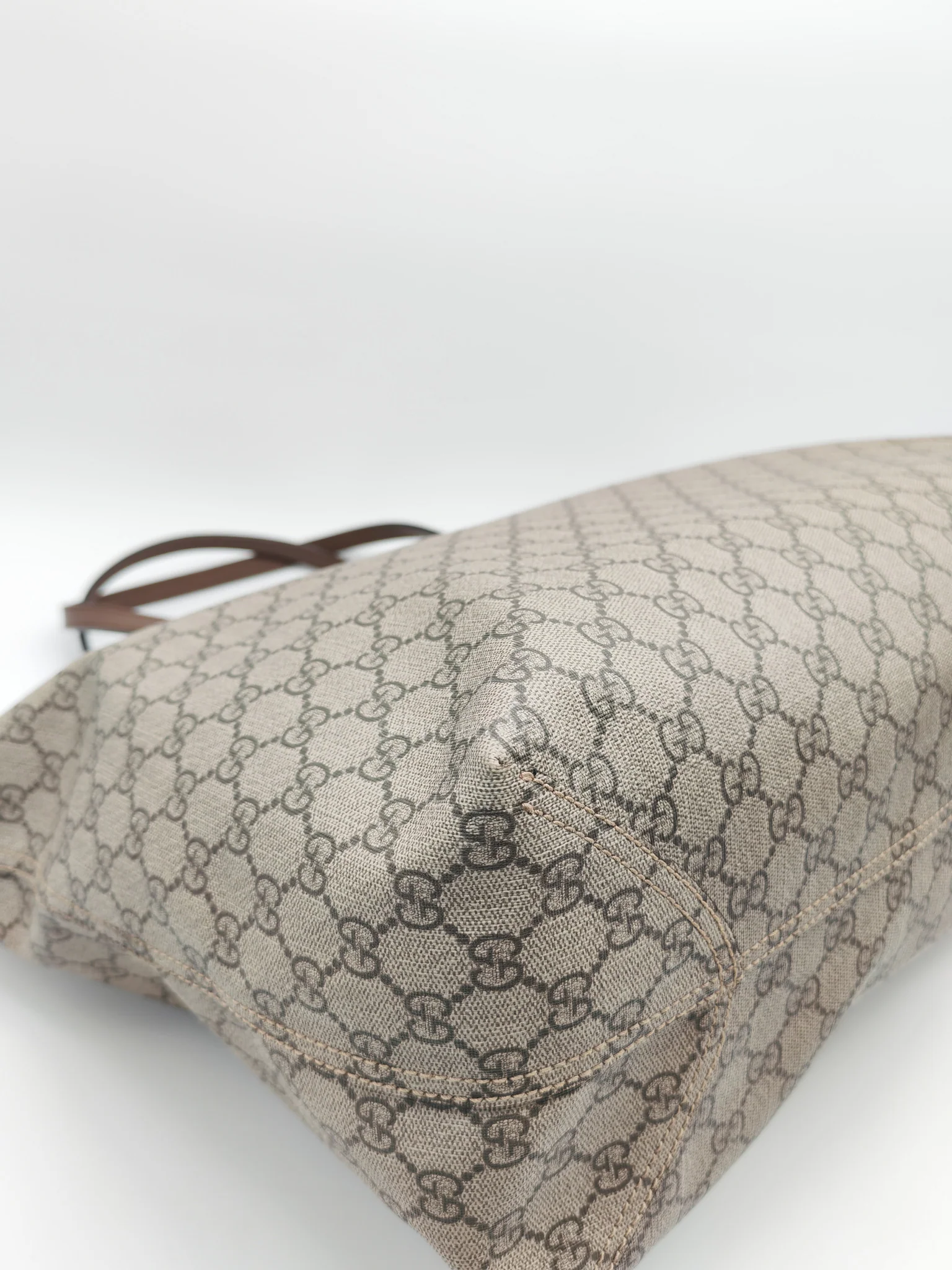 Gucci Ophidia Medium Tote Bag in GG Supreme Monogram Canvas - Image 8
