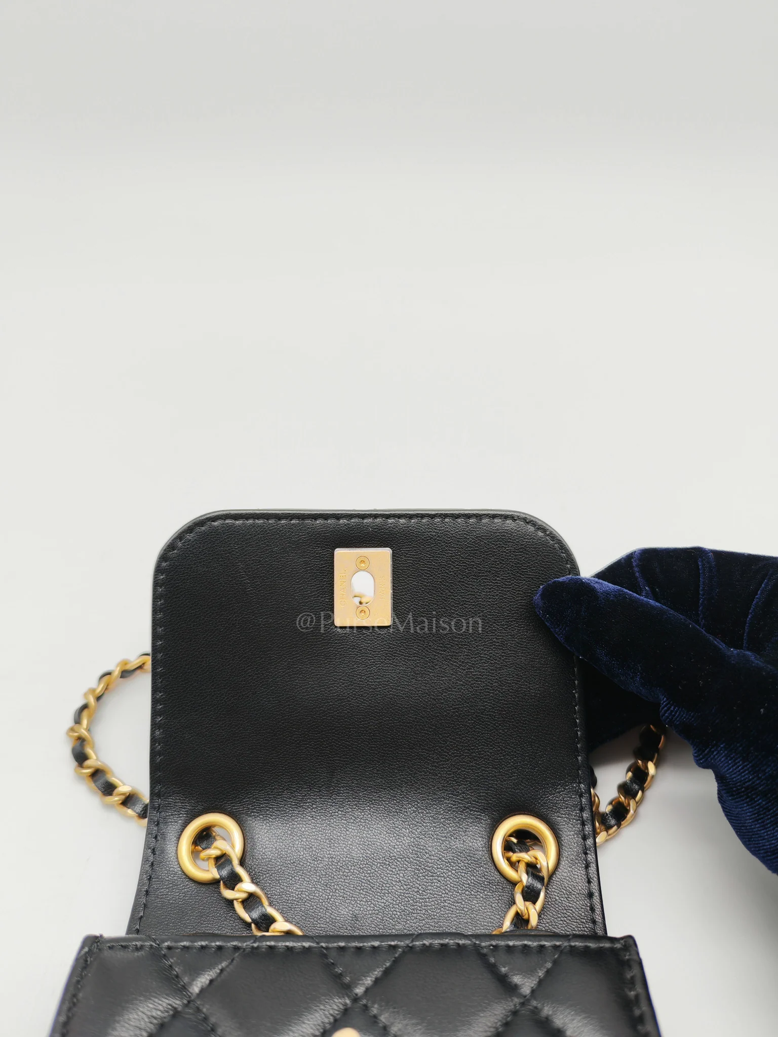 Chanel Phone Holder Pearl Crush Black Lambskin Leather in Aged Gold Hardware (Series 30) - Image 16