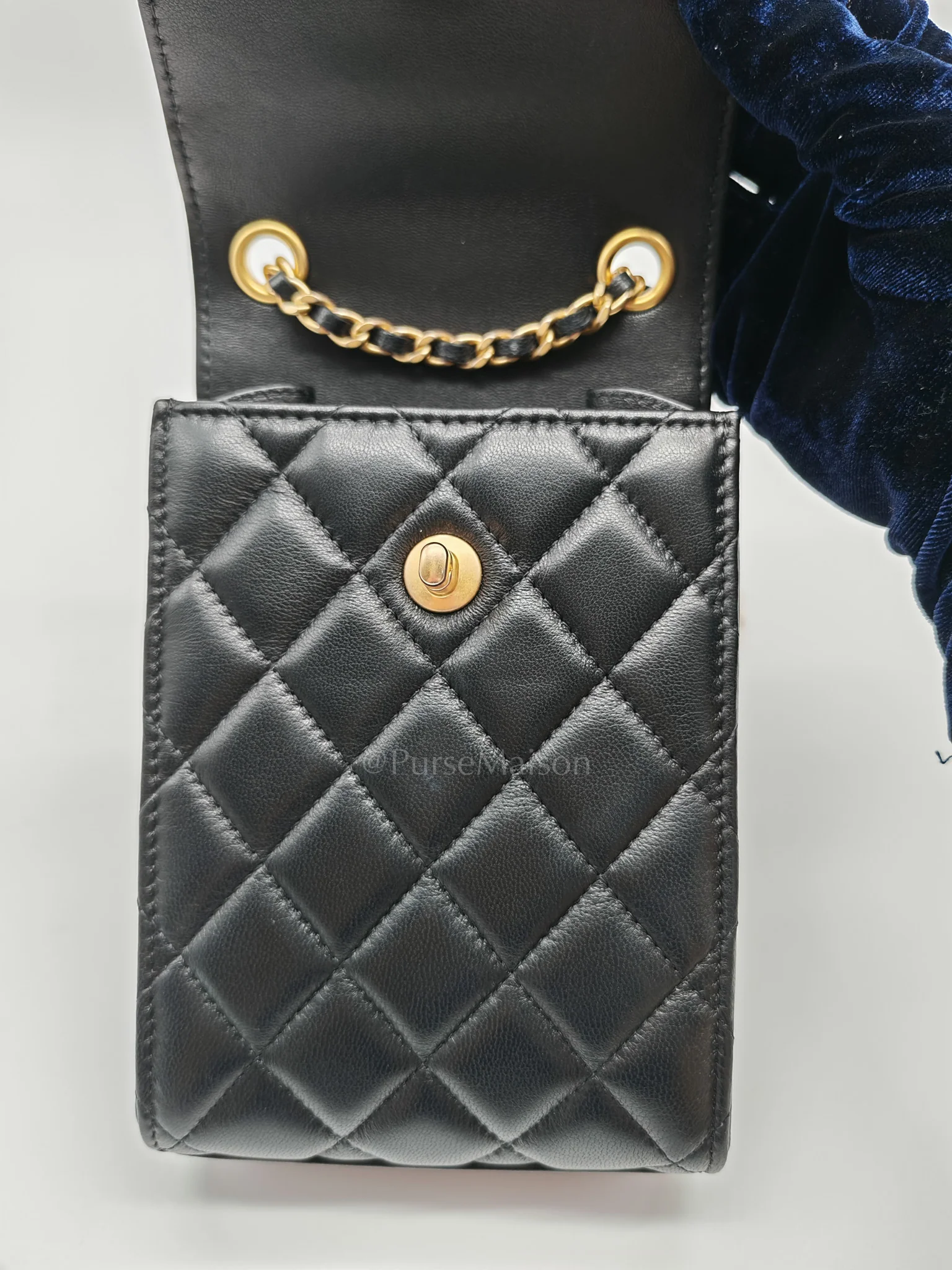 Chanel Phone Holder Pearl Crush Black Lambskin Leather in Aged Gold Hardware (Series 30) - Image 17