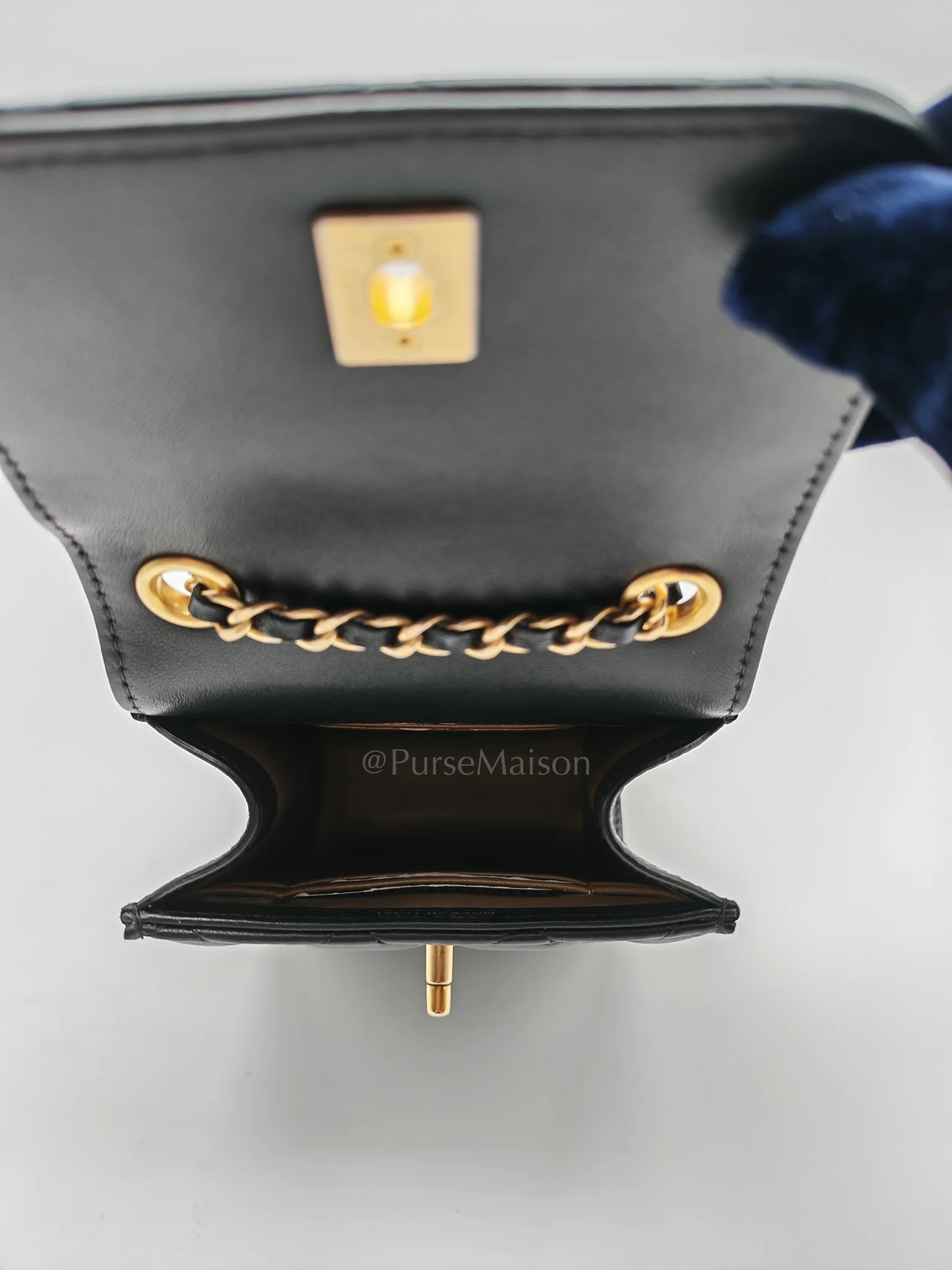 Chanel Phone Holder Pearl Crush Black Lambskin Leather in Aged Gold Hardware (Series 30) - Image 18