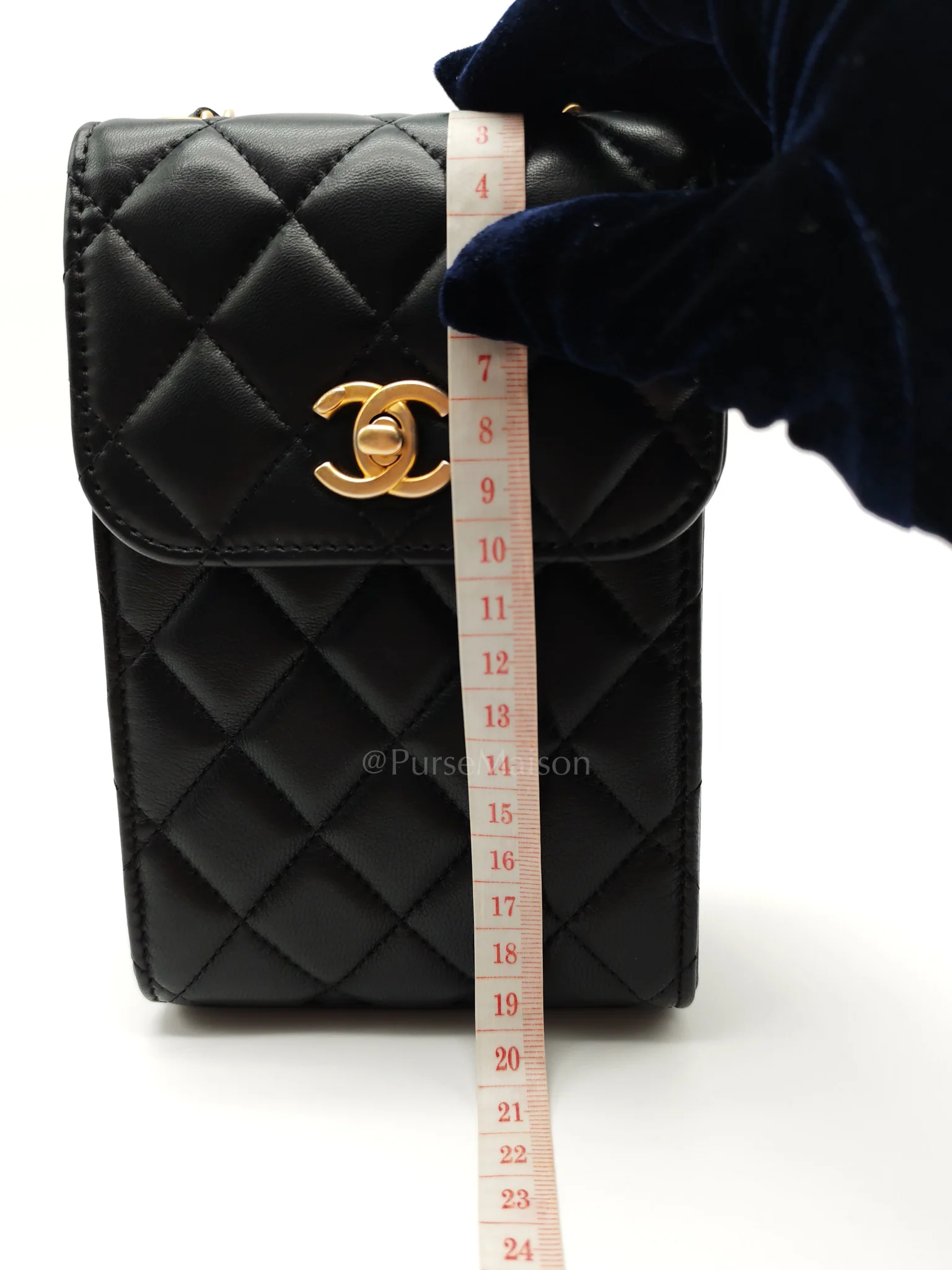 Chanel Phone Holder Pearl Crush Black Lambskin Leather in Aged Gold Hardware (Series 30) - Image 25