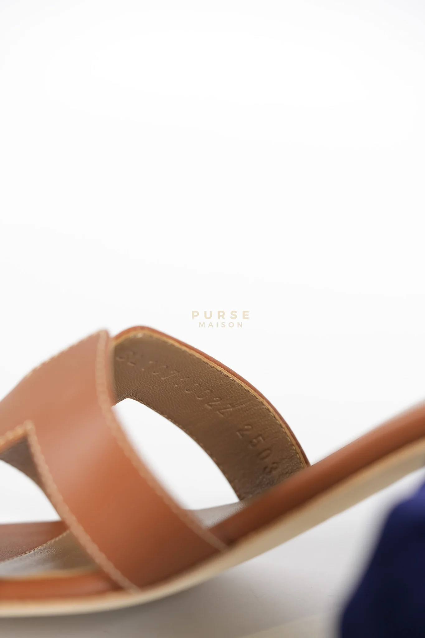 Hermes Oasis in Gold Calfskin Leather Size 37.5 EU (24 cm) - Image 10