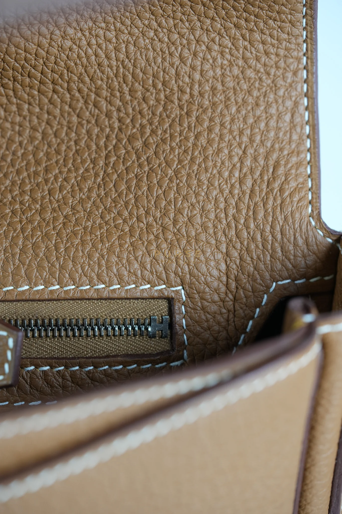 Hermes Steve Light Junior in Gold Togo Leather and Palladium Hardware Stamp Z (2021) - Image 16