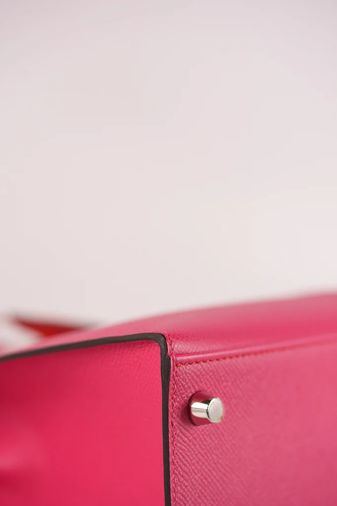 Hermes Kelly 28 Sellier in Rouge Coeur/Rose Extreme/Blue Zanzibar Epsom Leather and Palladium Hardware Stamp Z (2021) - Image 10