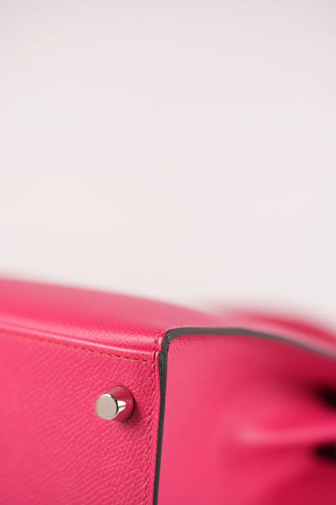Hermes Kelly 28 Sellier in Rouge Coeur/Rose Extreme/Blue Zanzibar Epsom Leather and Palladium Hardware Stamp Z (2021) - Image 11