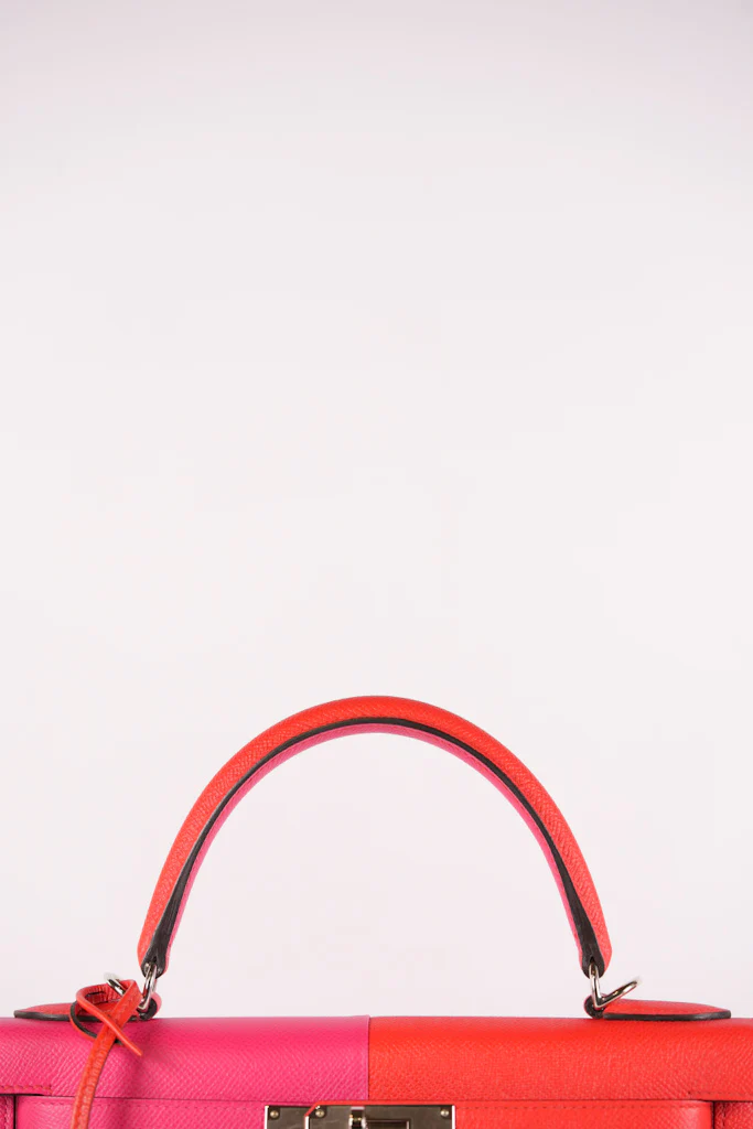 Hermes Kelly 28 Sellier in Rouge Coeur/Rose Extreme/Blue Zanzibar Epsom Leather and Palladium Hardware Stamp Z (2021) - Image 14
