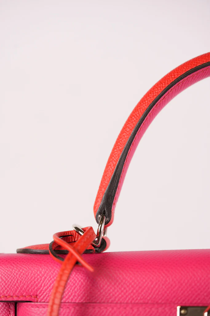 Hermes Kelly 28 Sellier in Rouge Coeur/Rose Extreme/Blue Zanzibar Epsom Leather and Palladium Hardware Stamp Z (2021) - Image 16