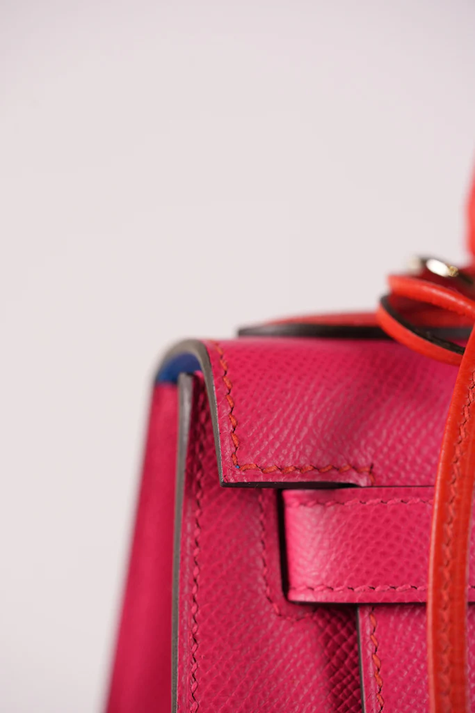 Hermes Kelly 28 Sellier in Rouge Coeur/Rose Extreme/Blue Zanzibar Epsom Leather and Palladium Hardware Stamp Z (2021) - Image 23