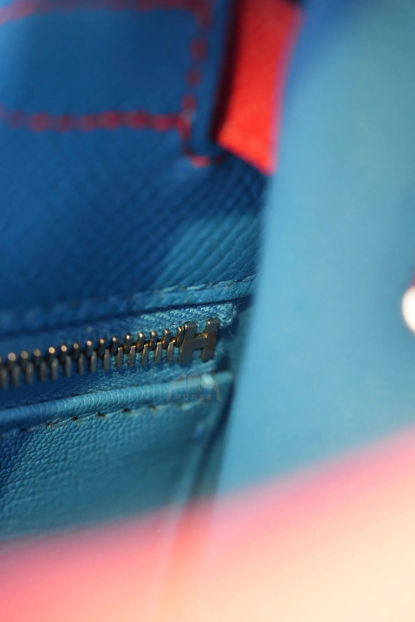 Hermes Kelly 28 Sellier in Rouge Coeur/Rose Extreme/Blue Zanzibar Epsom Leather and Palladium Hardware Stamp Z (2021) - Image 29