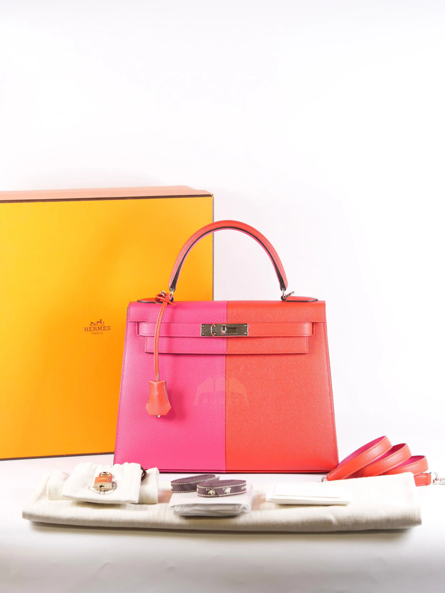Hermes Kelly 28 Sellier in Rouge Coeur/Rose Extreme/Blue Zanzibar Epsom Leather and Palladium Hardware Stamp Z (2021) - Image 35