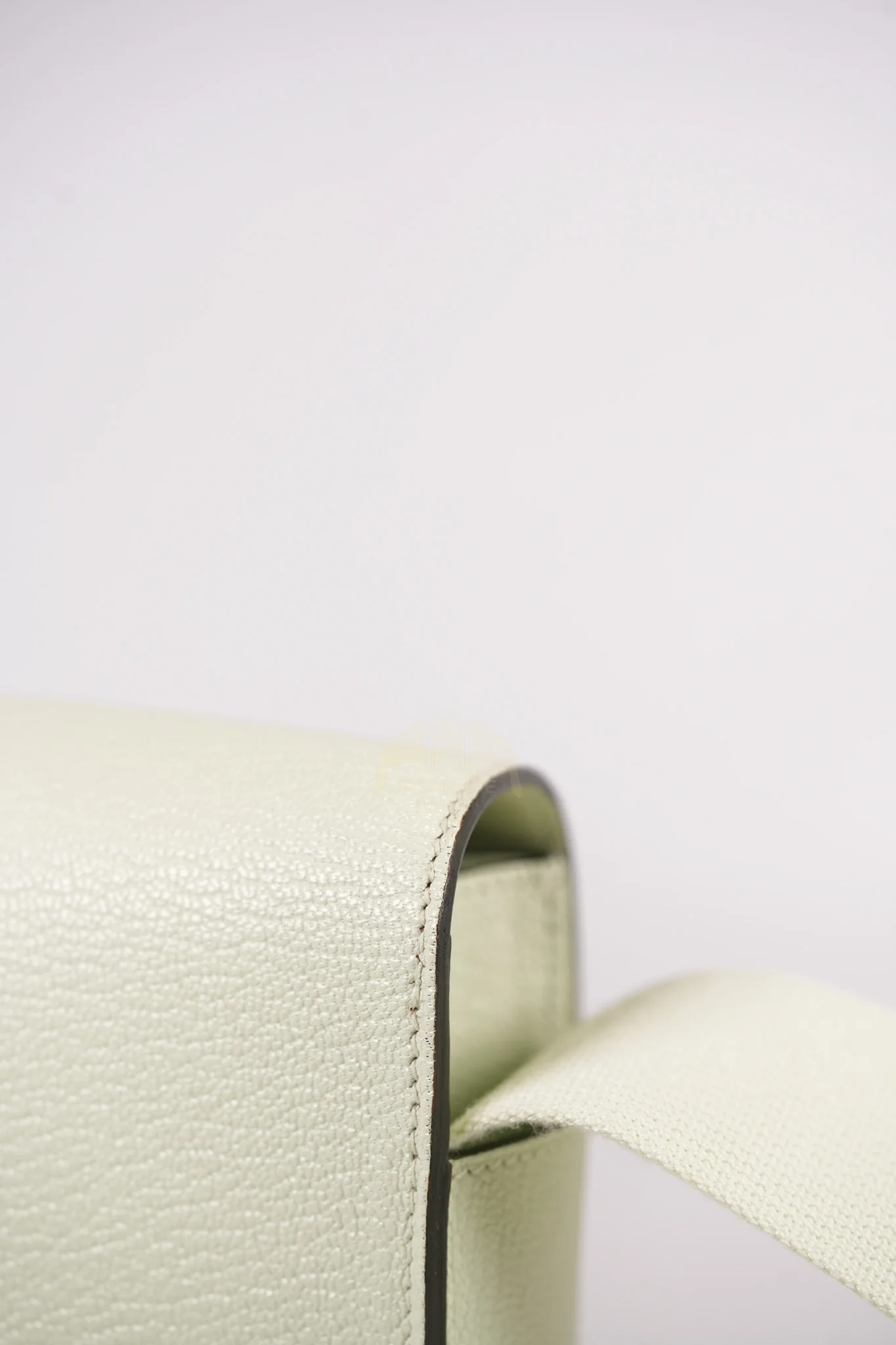 Hermes Geta Vert Fizz in Chevre Mysore Leather and Gold Hardware Stamp B (2023) - Image 22