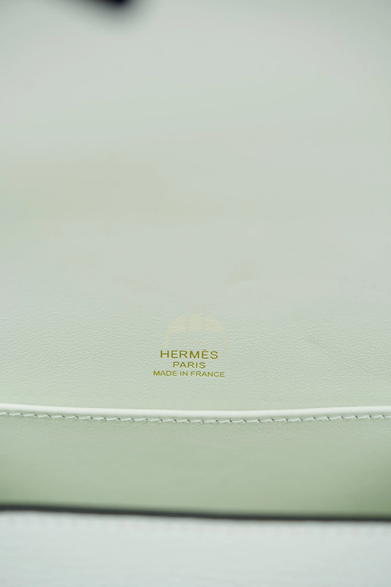 Hermes Geta Vert Fizz in Chevre Mysore Leather and Gold Hardware Stamp B (2023) - Image 25