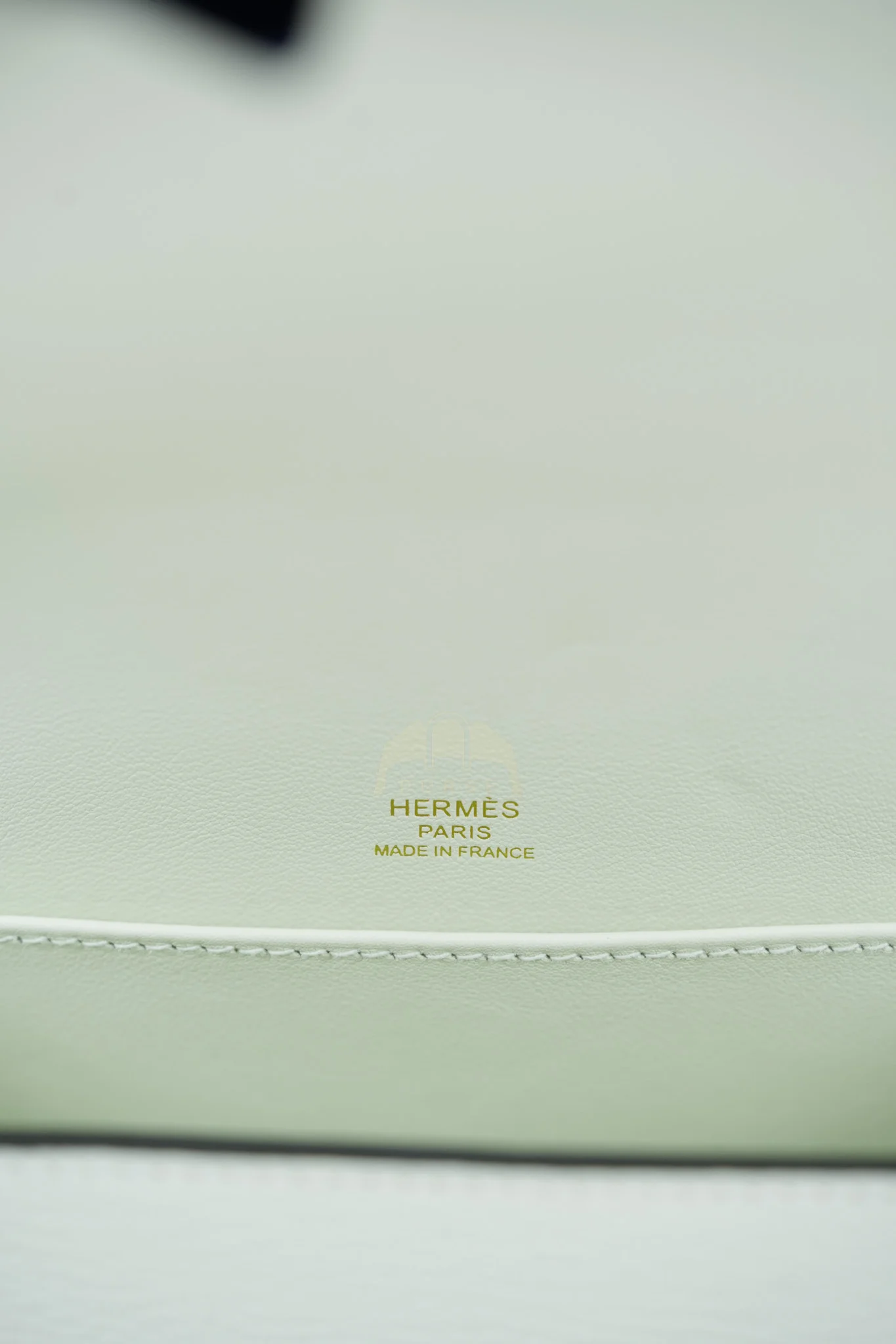 Hermes Geta Vert Fizz in Chevre Mysore Leather and Gold Hardware Stamp B (2023) - Image 26