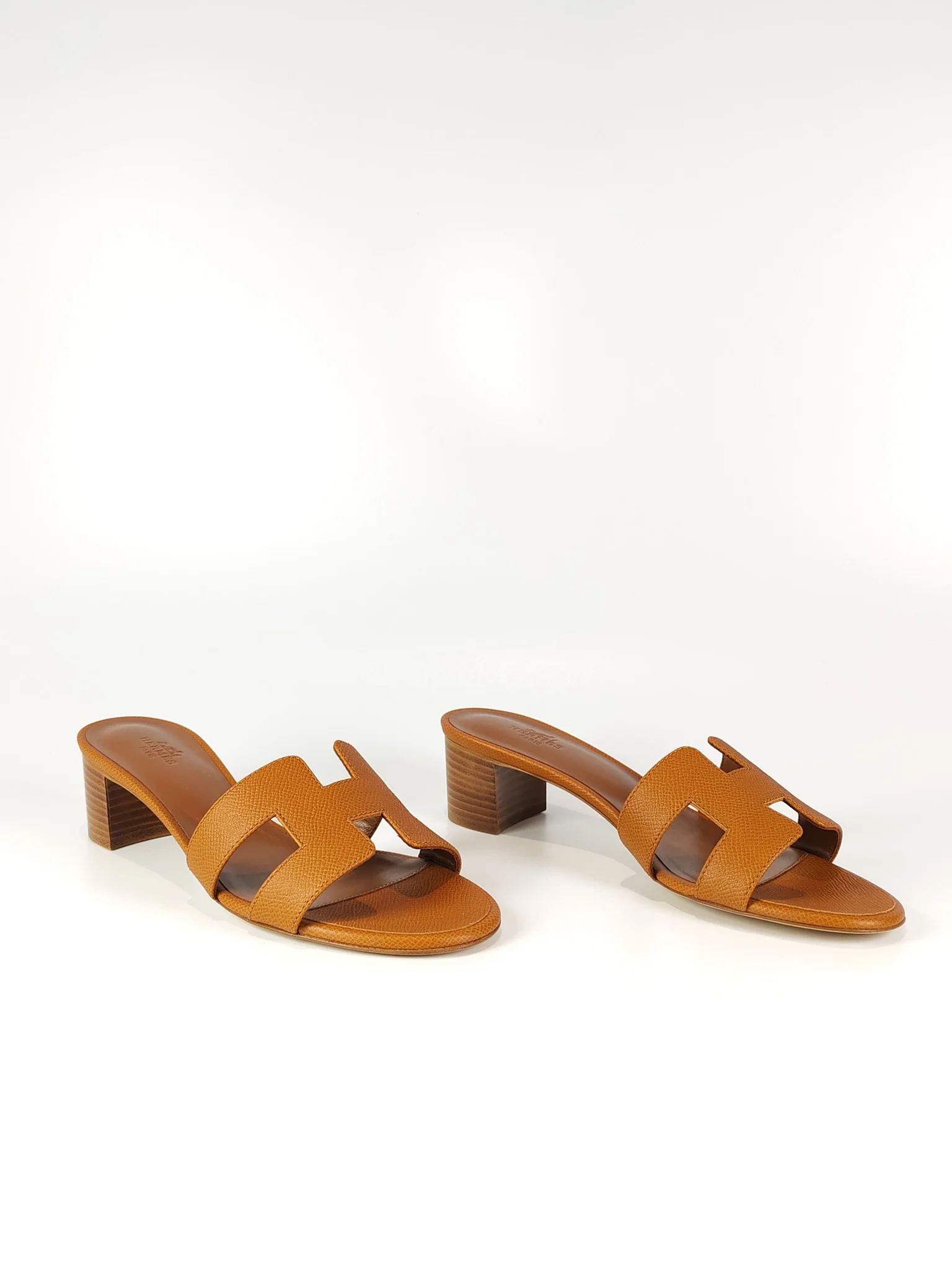Hermes Oasis Gold in Epsom Leather Size 37.5 EU (24.5CM) - Image 3