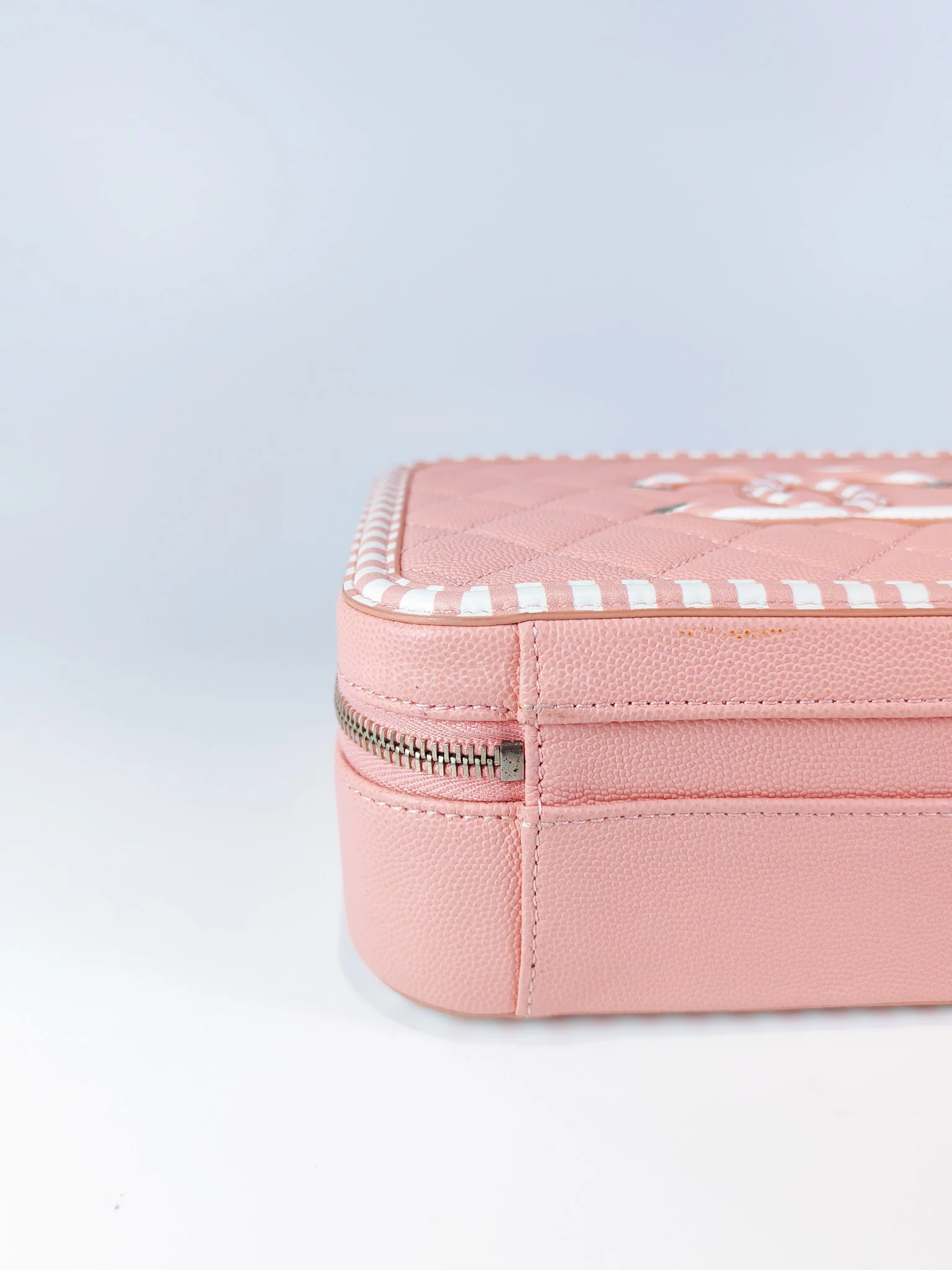 Chanel Filigree Vanity Case in Medium Pink Caviar Leather and Silver Hardware Series 26 - Image 13