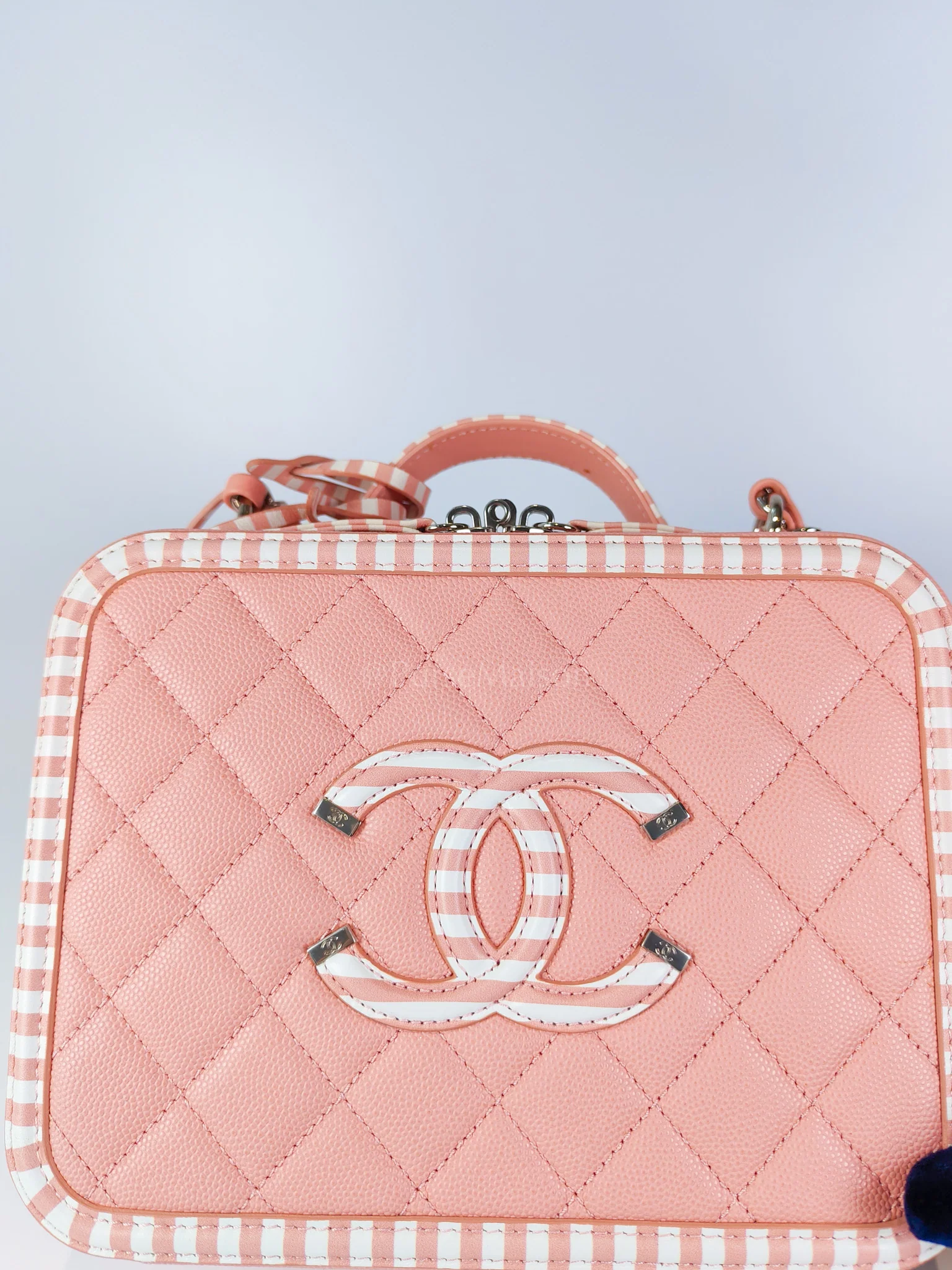 Chanel Filigree Vanity Case in Medium Pink Caviar Leather and Silver Hardware Series 26 - Image 16