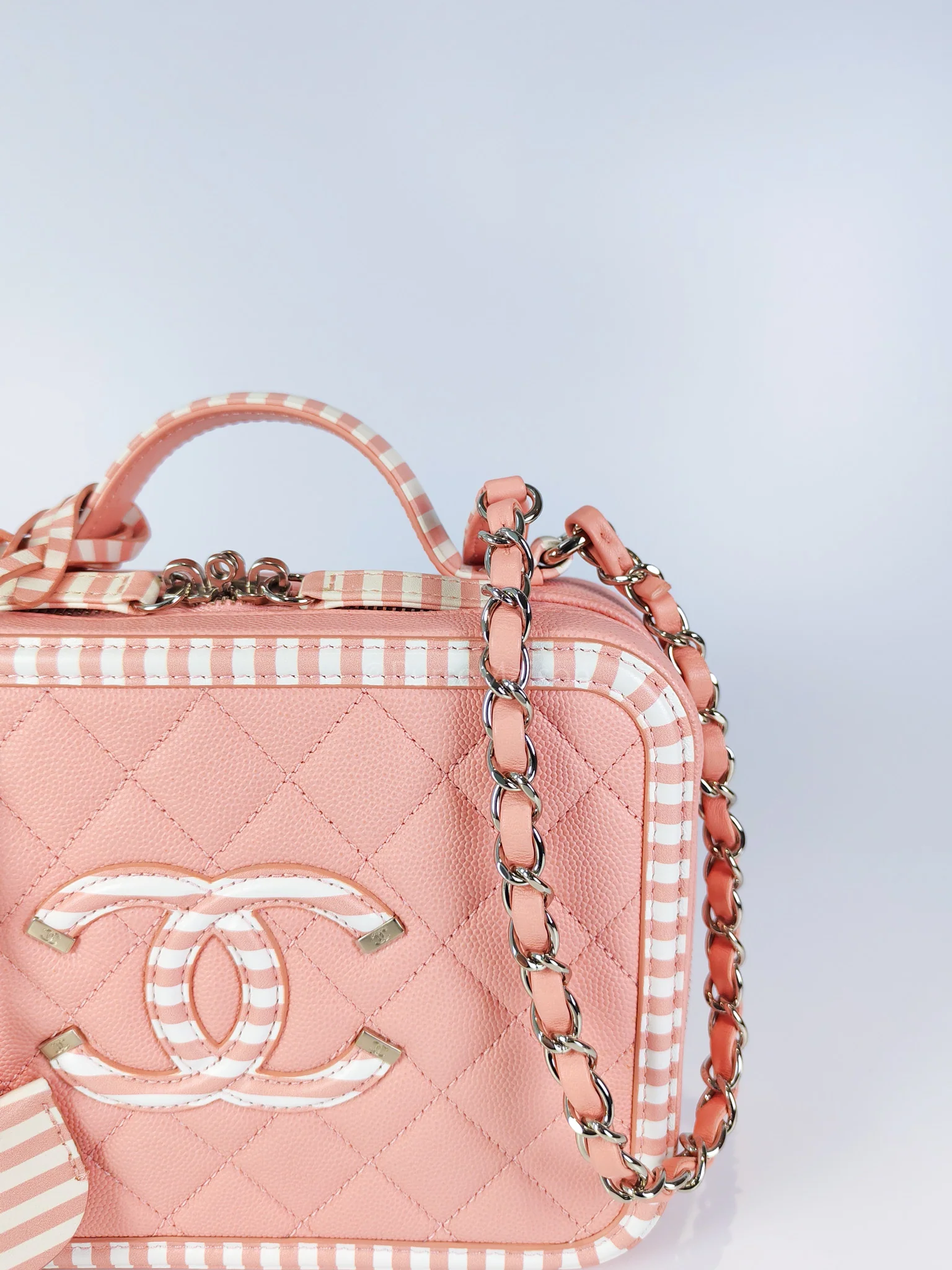 Chanel Filigree Vanity Case in Medium Pink Caviar Leather and Silver Hardware Series 26 - Image 22