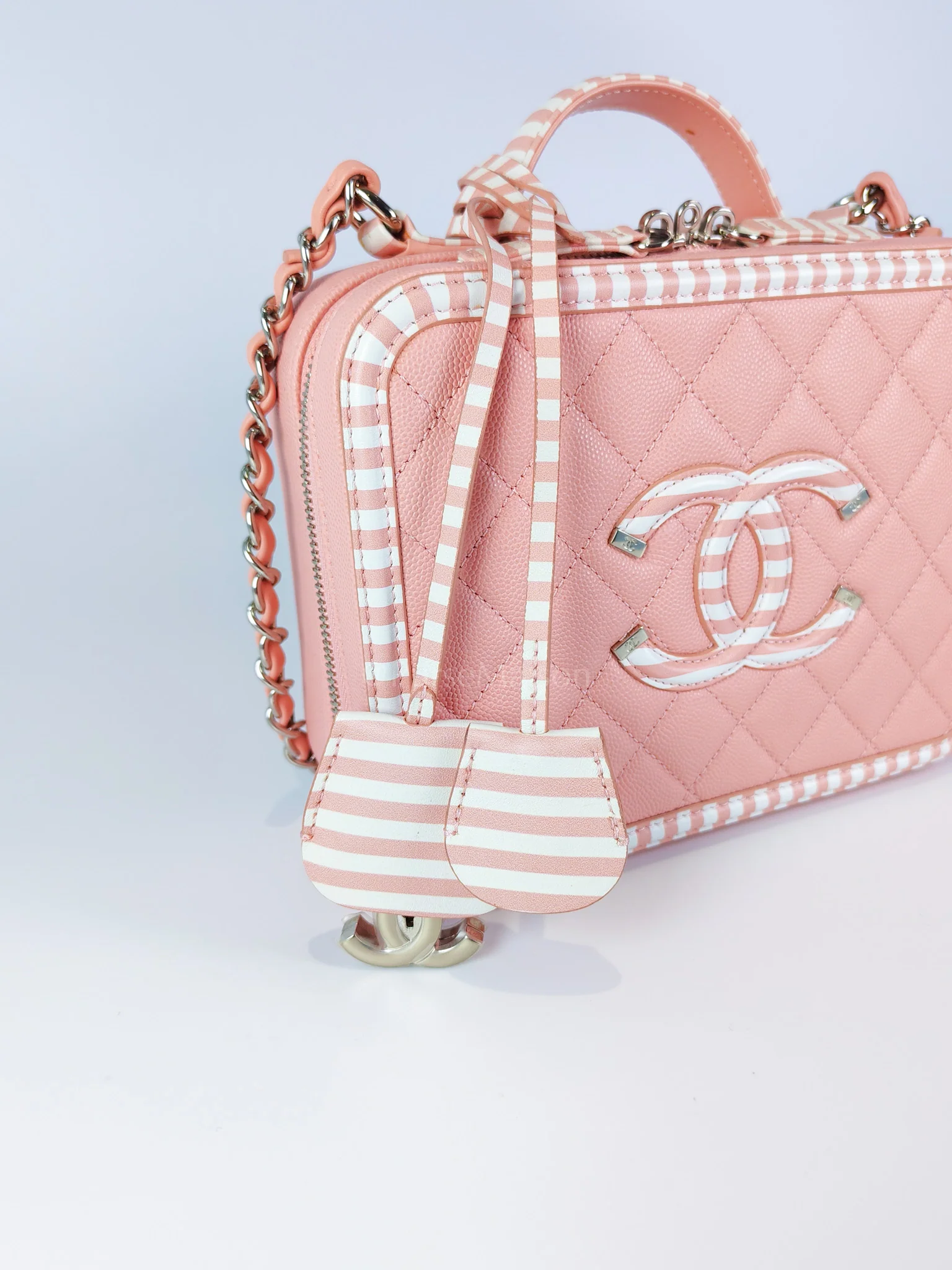 Chanel Filigree Vanity Case in Medium Pink Caviar Leather and Silver Hardware Series 26 - Image 23