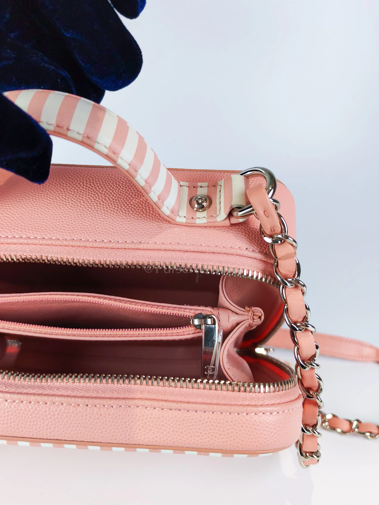 Chanel Filigree Vanity Case in Medium Pink Caviar Leather and Silver Hardware Series 26 - Image 26