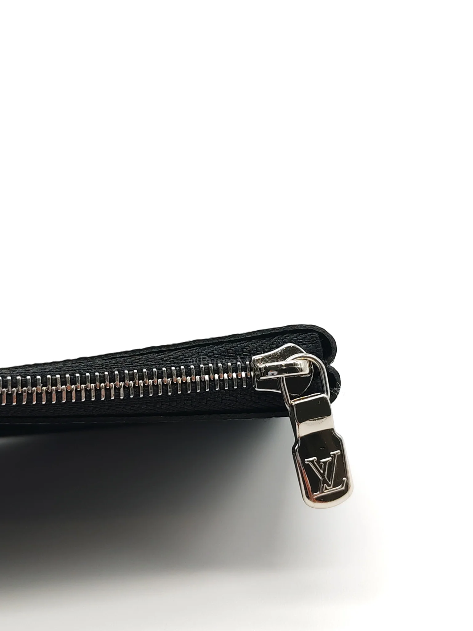 Louis Vuitton Pochette Key Cles  Pouch in Damier Graphite Canvas & Silver Hardware (Datecode: CT4205) - Image 17