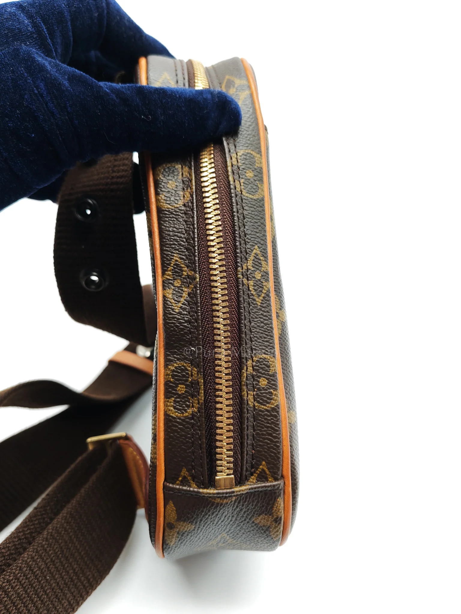 Louis Vuitton Pochette Gange Chest Bag in Monogram Canvas (Date Code: CA1024) - Image 20