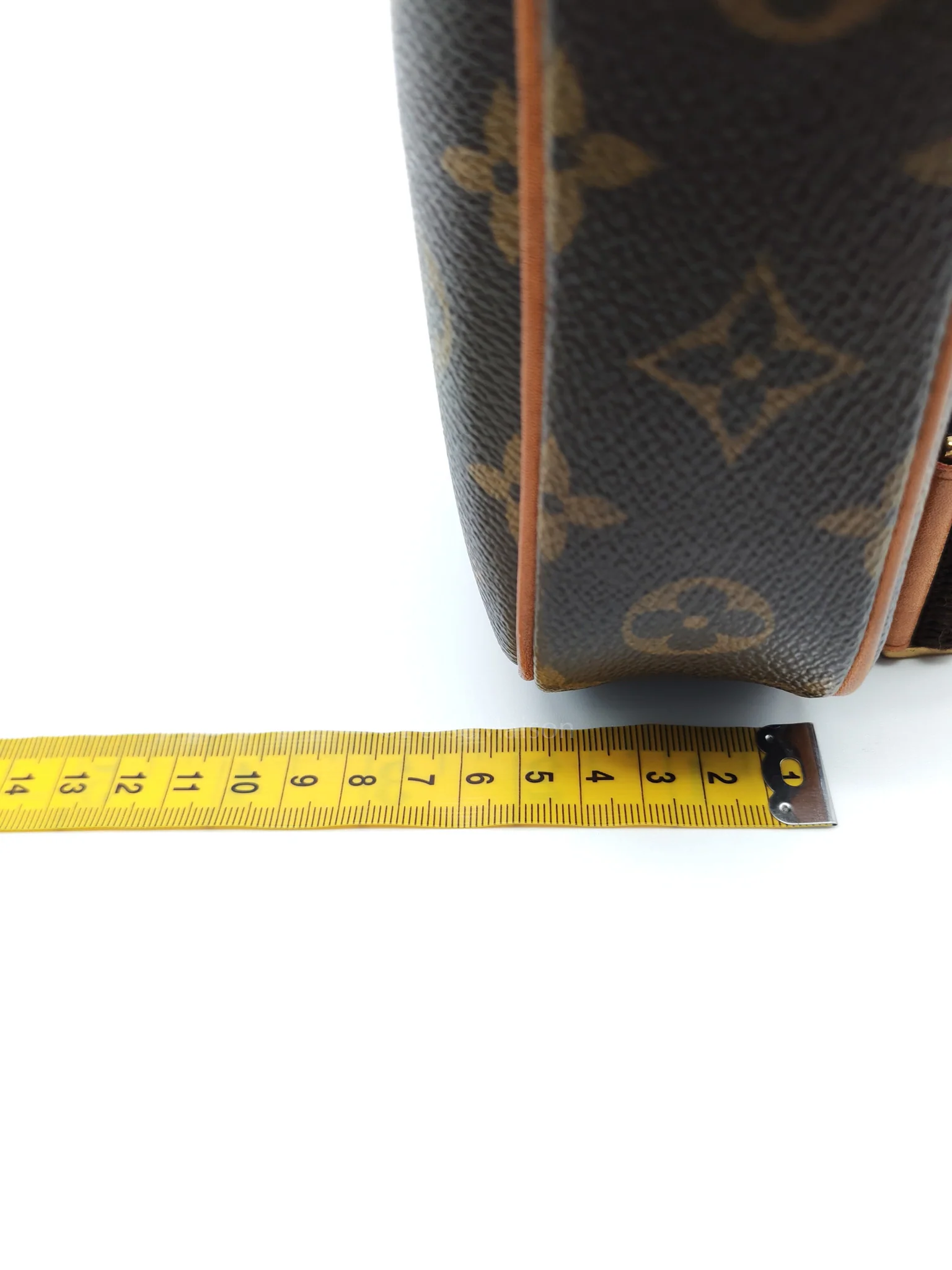 Louis Vuitton Pochette Gange Chest Bag in Monogram Canvas (Date Code: CA1024) - Image 30