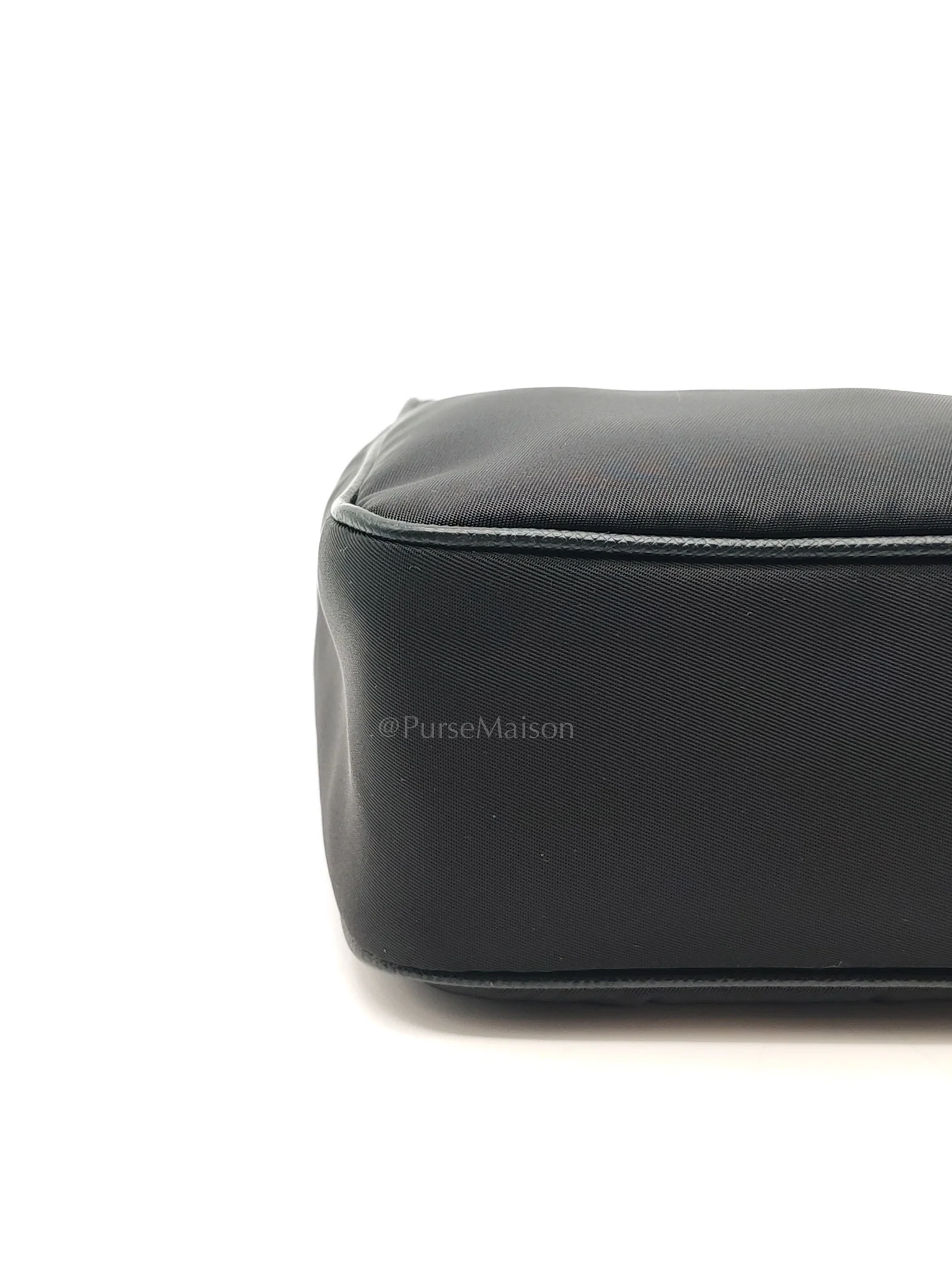 Prada Re-Edition 2005 in Black Nylon Shoulder Bag - Image 9