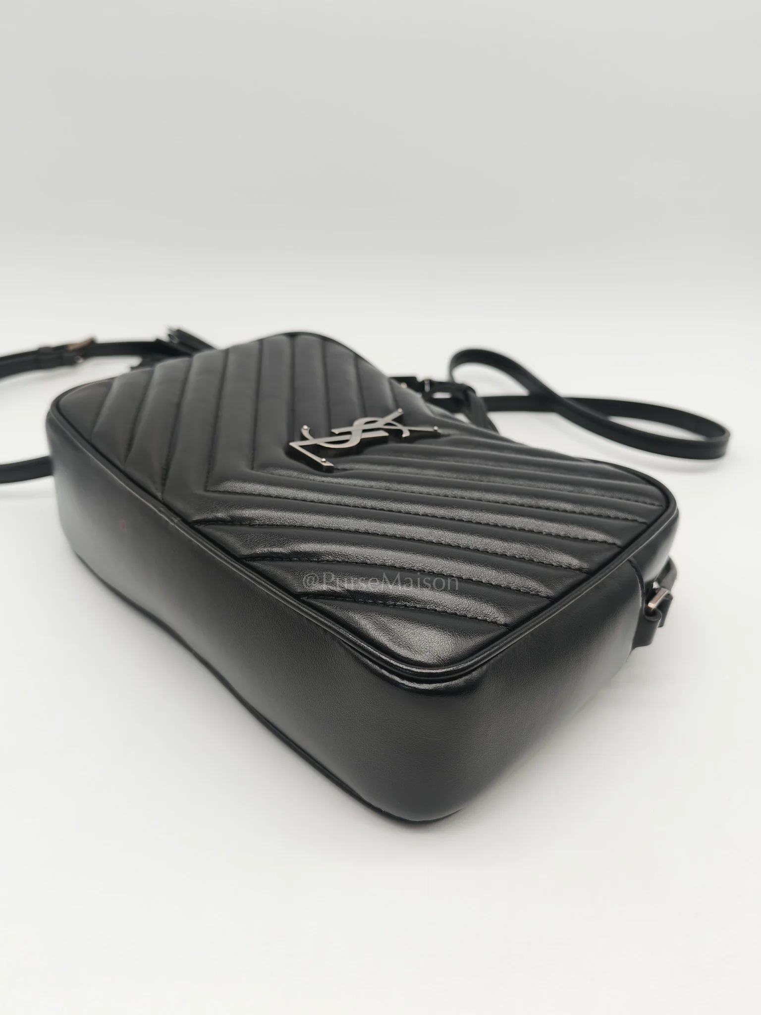 Yves Saint Laurent Lou Camera Bag in Black Chevron Calfskin Leather and Crossbody Bag - Image 9