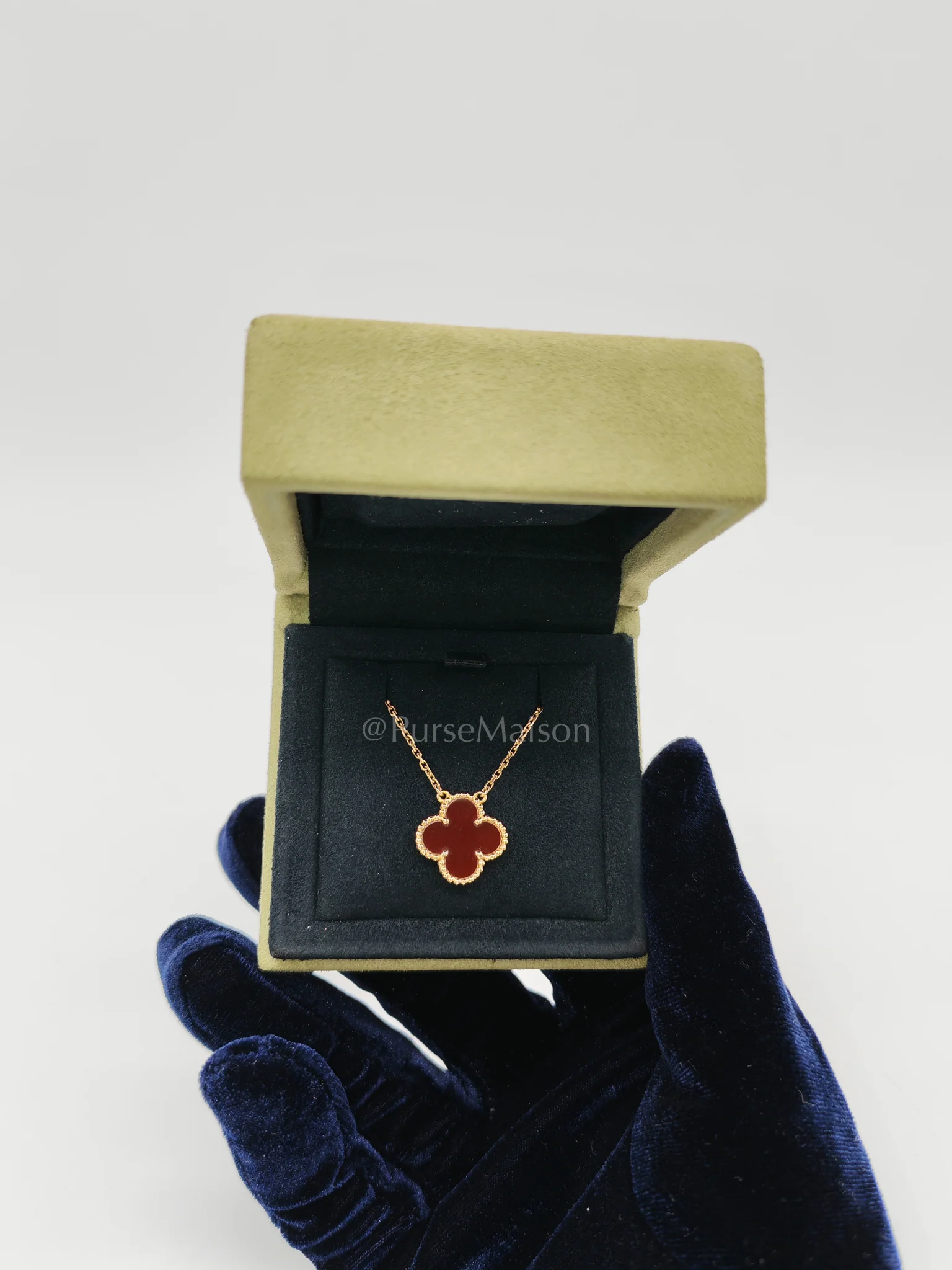 Van Cleef & Arpels Vintage Alhambra Carnelian Mother of Pearl Pendant Yellow Gold Necklace Year 2020 - Image 4