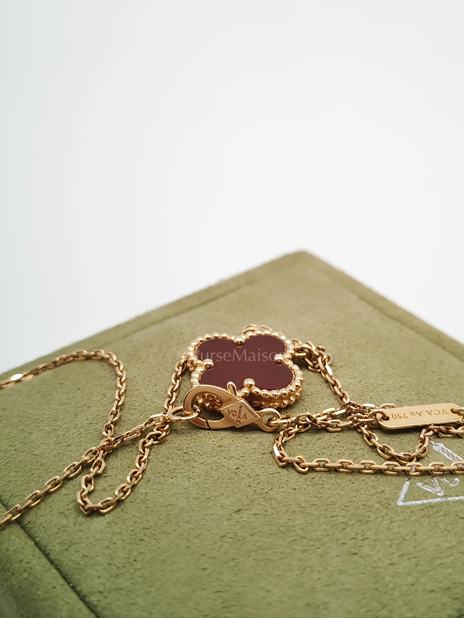 Van Cleef & Arpels Vintage Alhambra Carnelian Mother of Pearl Pendant Yellow Gold Necklace Year 2020 - Image 6