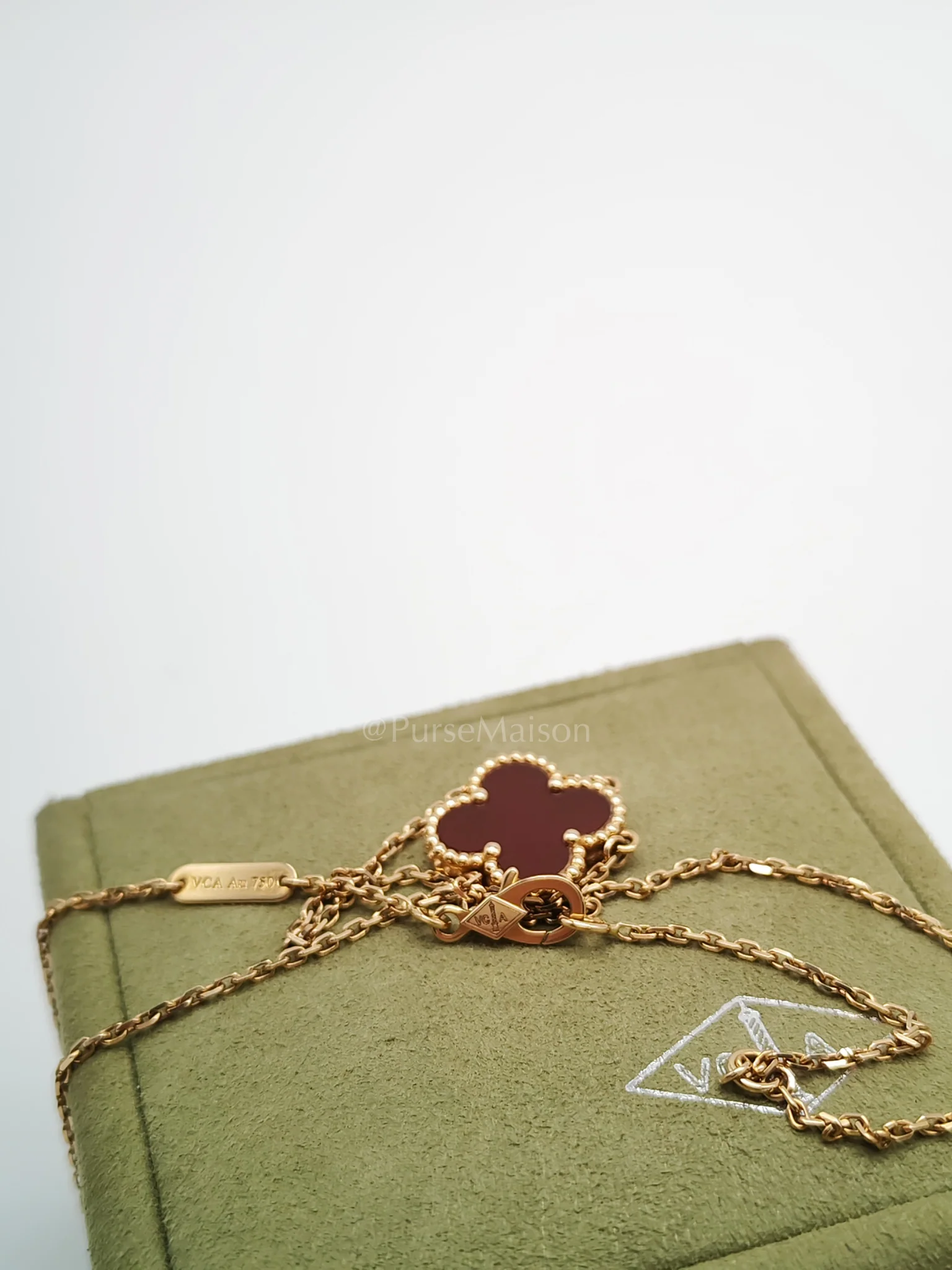 Van Cleef & Arpels Vintage Alhambra Carnelian Mother of Pearl Pendant Yellow Gold Necklace Year 2020 - Image 7