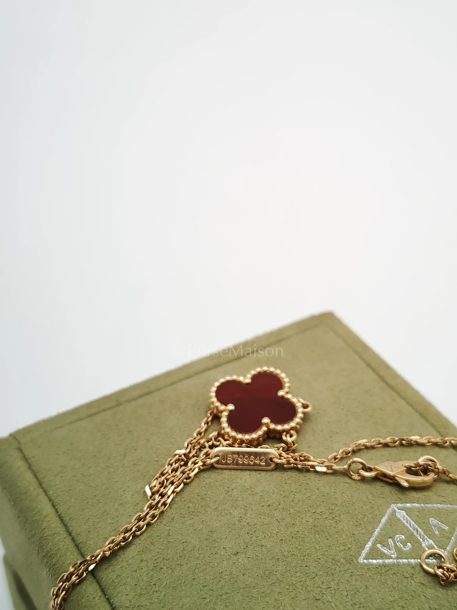 Van Cleef & Arpels Vintage Alhambra Carnelian Mother of Pearl Pendant Yellow Gold Necklace Year 2020 - Image 9