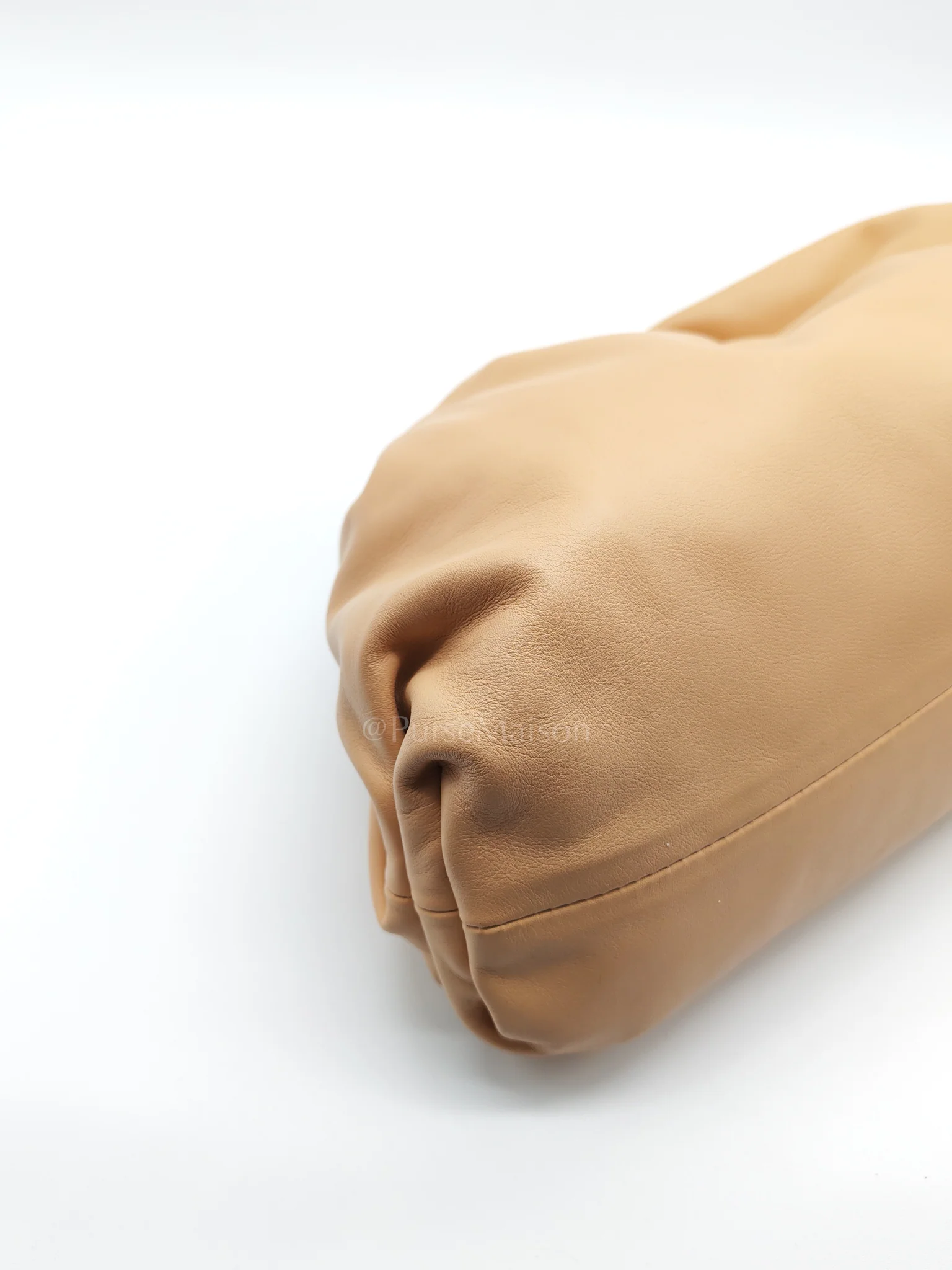Bottega Veneta The Pouch Clutch in Beige Smooth Calfskin Leather - Image 8