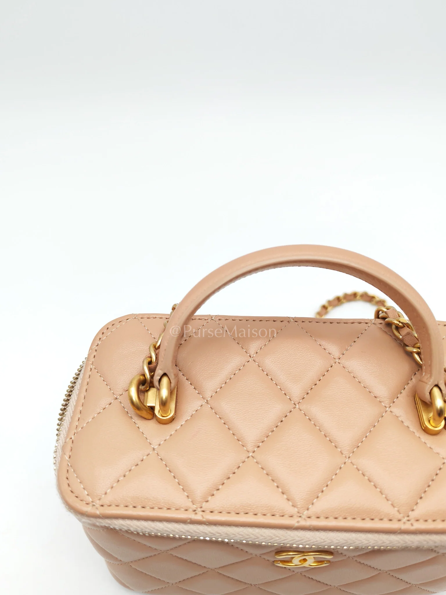 Chanel Vanity Case Top Handle Beige in Quilted Lambskin Leather and Aged Gold Hardware Series 31 - Image 21