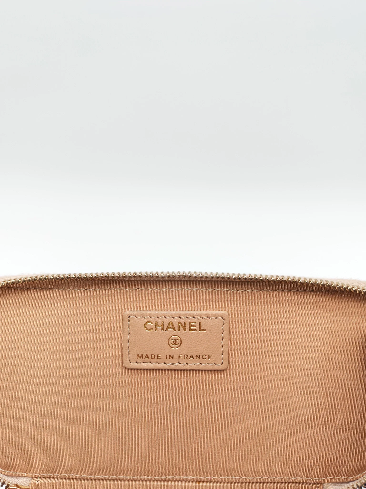 Chanel Vanity Case Top Handle Beige in Quilted Lambskin Leather and Aged Gold Hardware Series 31 - Image 22