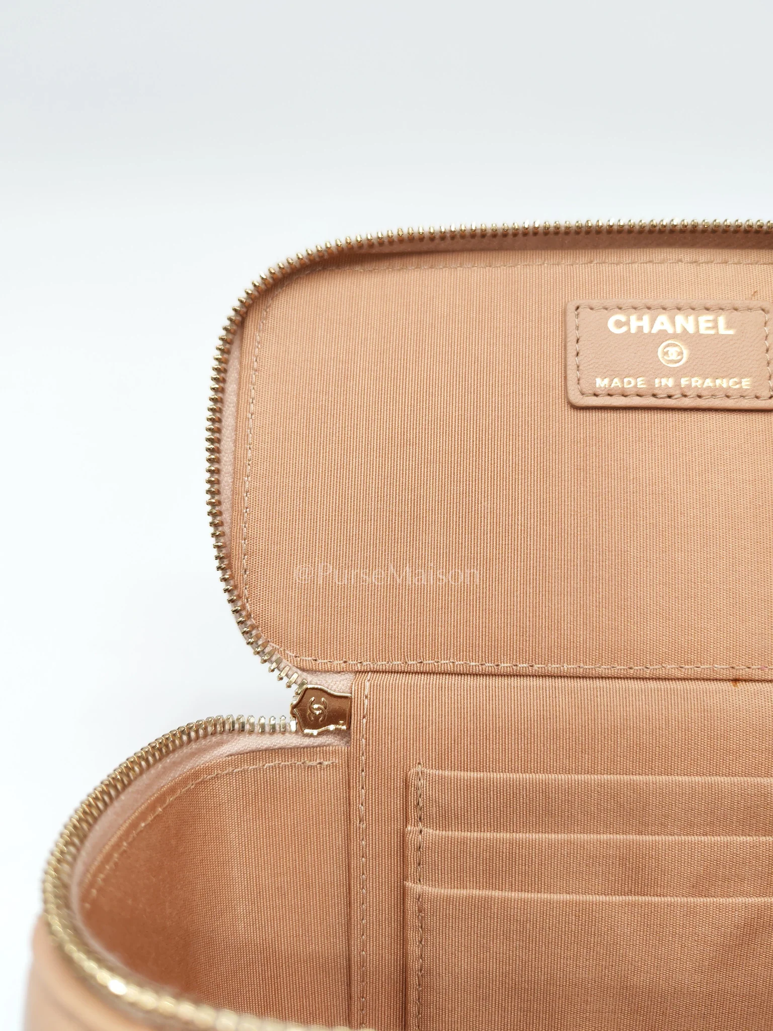 Chanel Vanity Case Top Handle Beige in Quilted Lambskin Leather and Aged Gold Hardware Series 31 - Image 23