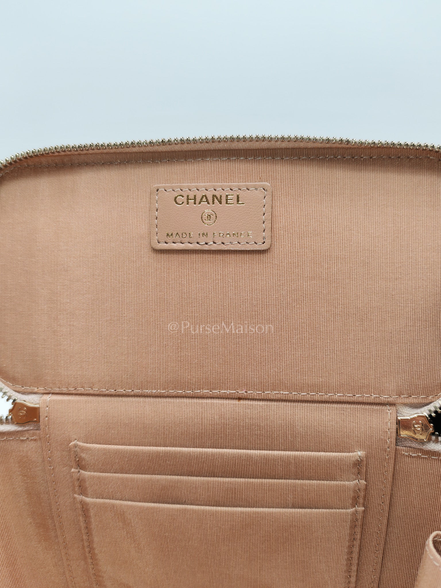 Chanel Vanity Case Top Handle Beige in Quilted Lambskin Leather and Aged Gold Hardware Series 31 - Image 26