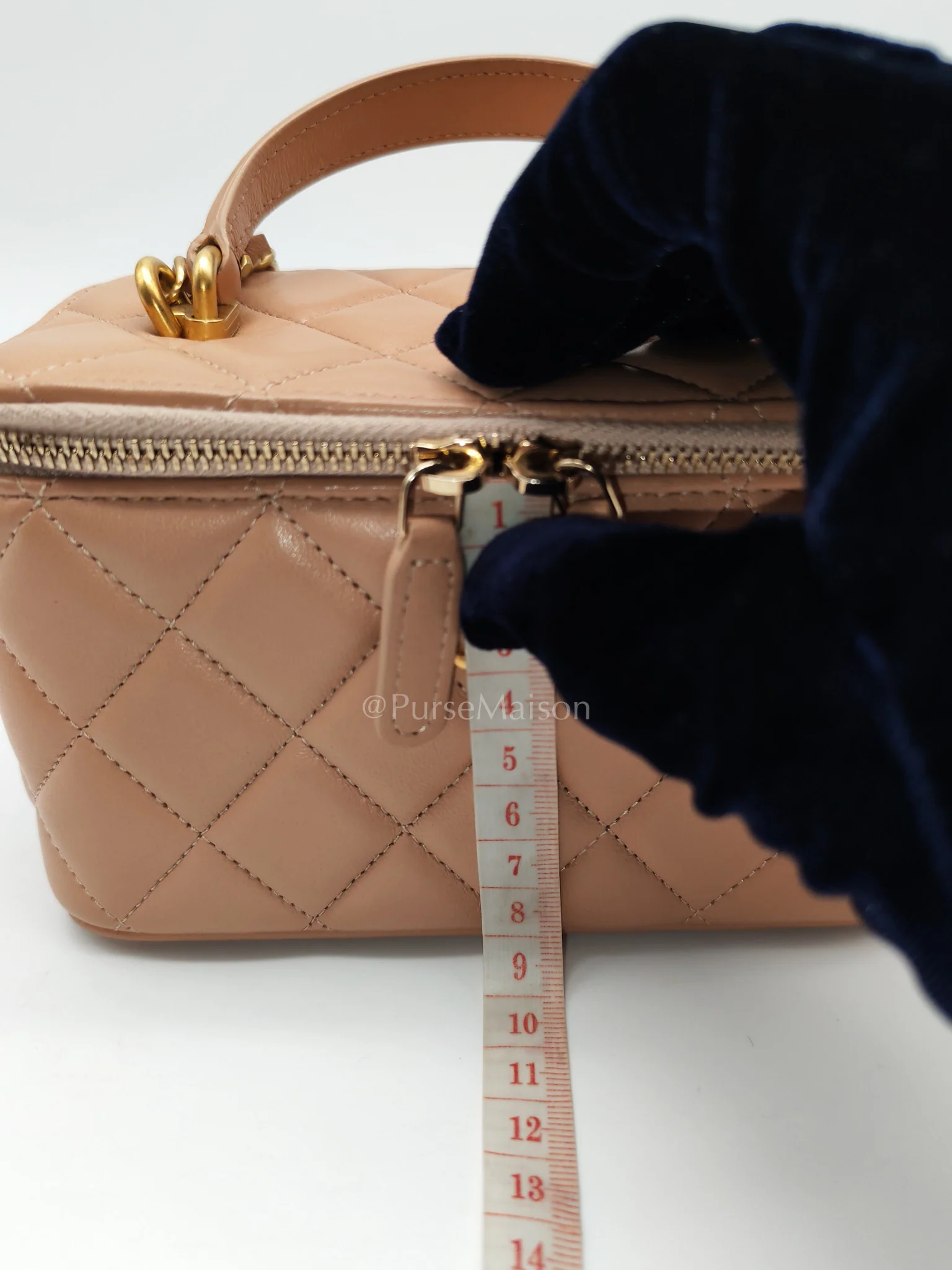 Chanel Vanity Case Top Handle Beige in Quilted Lambskin Leather and Aged Gold Hardware Series 31 - Image 30